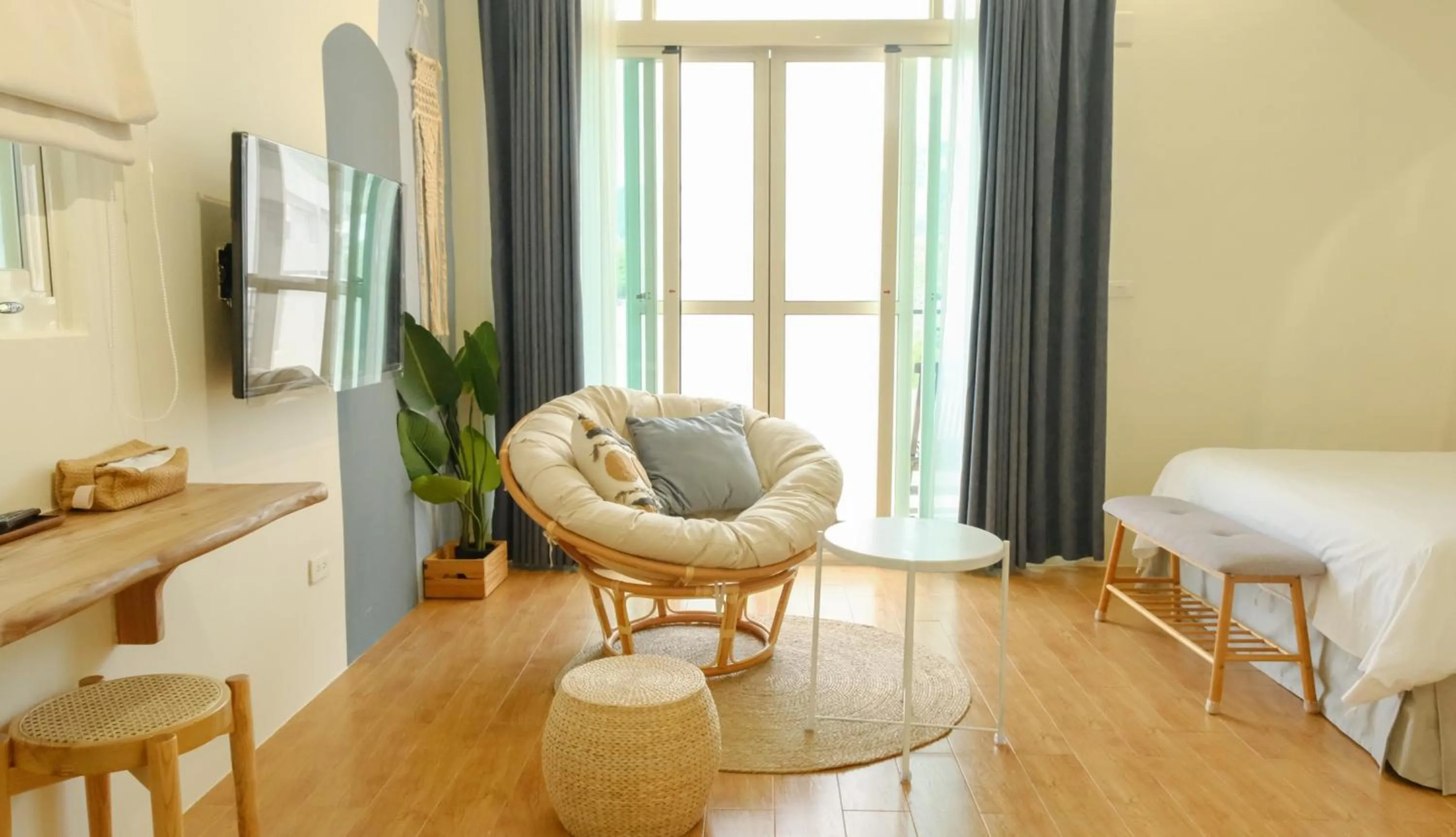 Decorative detail, Bed in Cozy Blue B&B