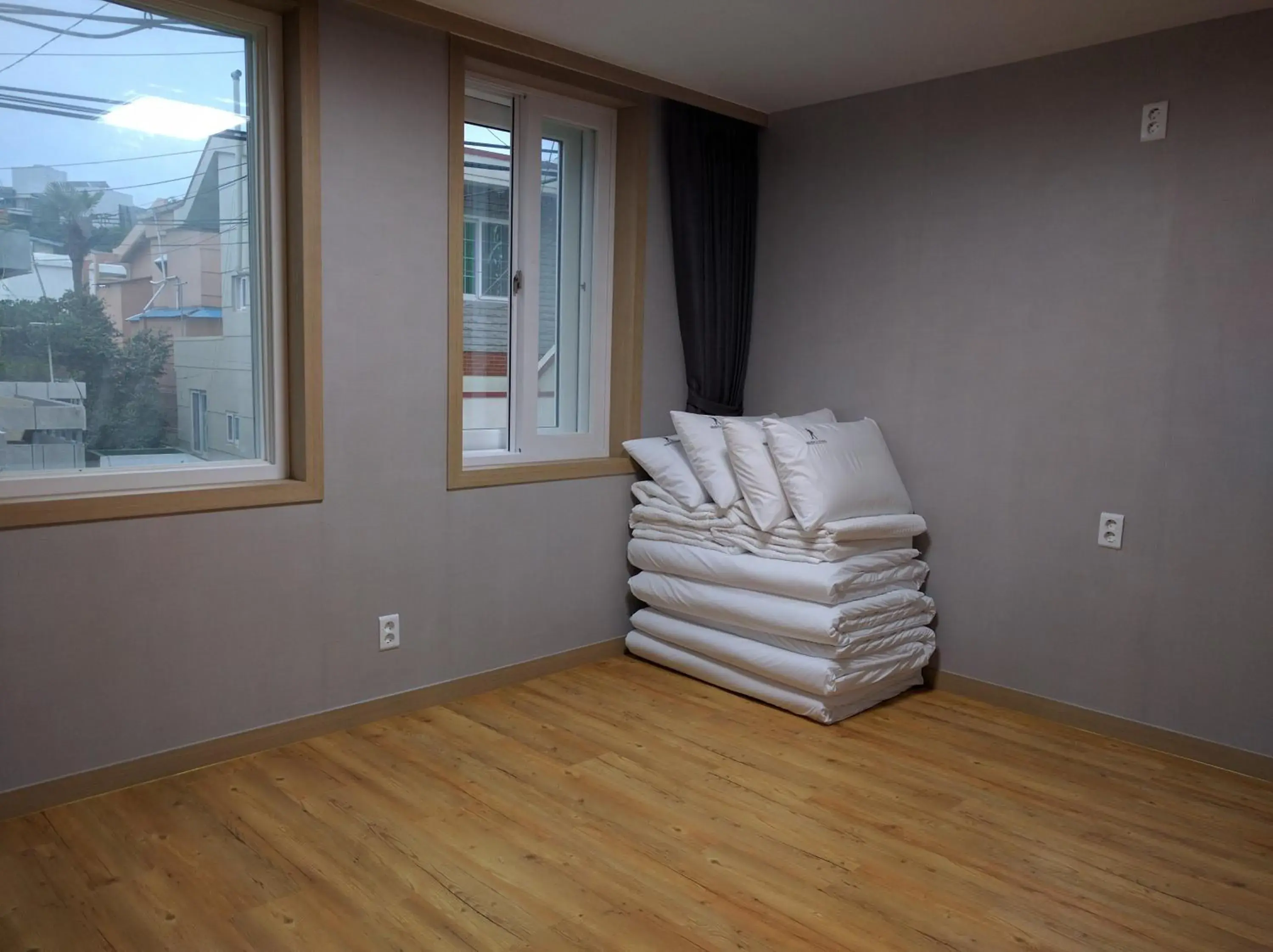 Photo of the whole room in Backpackers In Yeosu Photo of the whole room in Backpackers In Yeosu