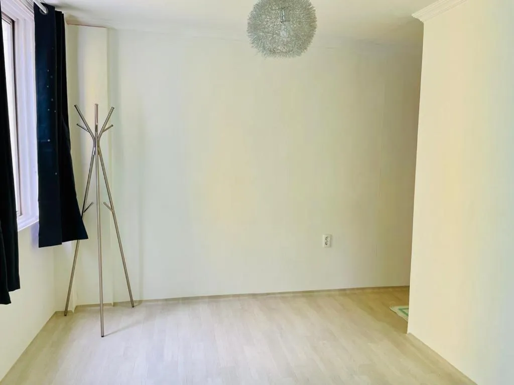 Photo of the whole room in Backpackers In Yeosu