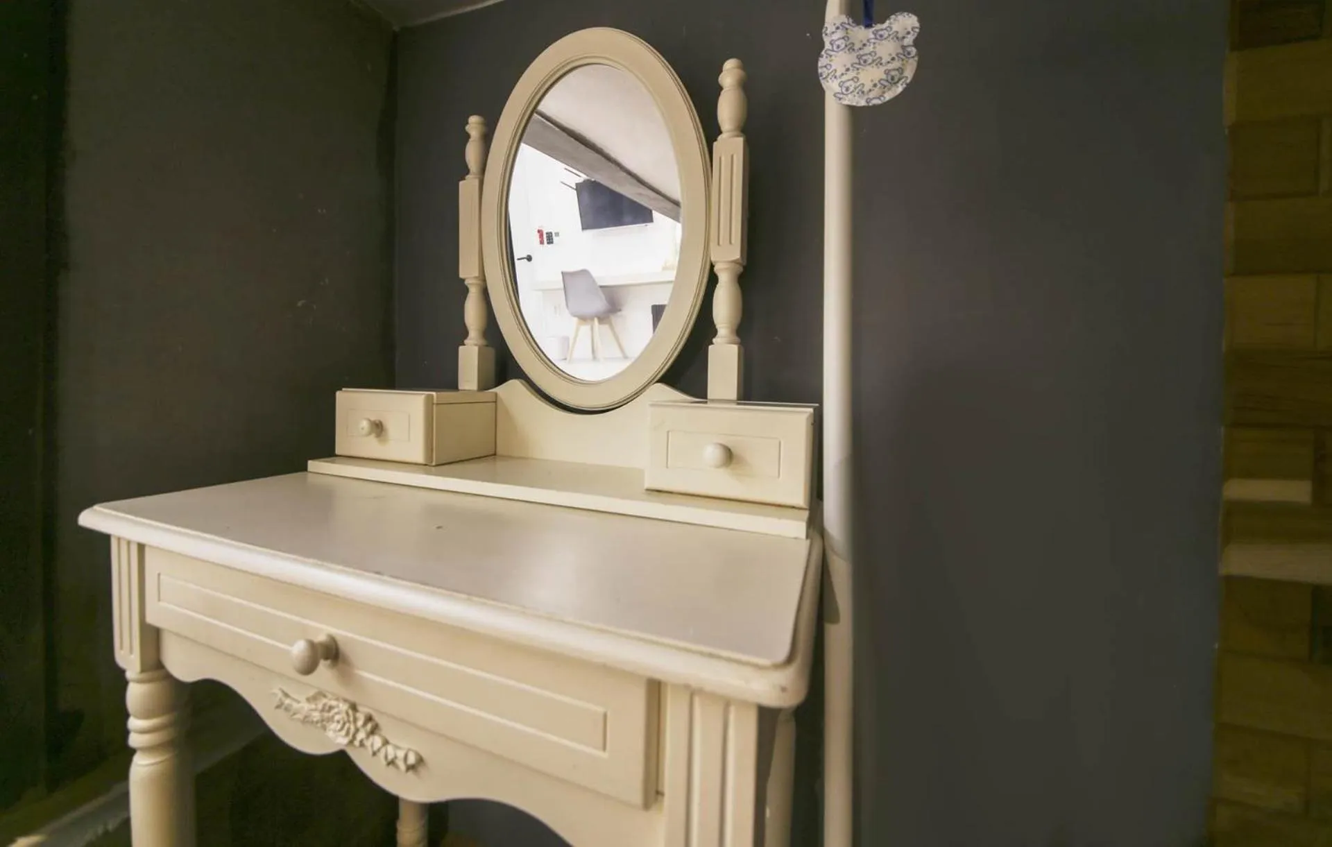 Photo of the whole room in Backpackers In Yeosu