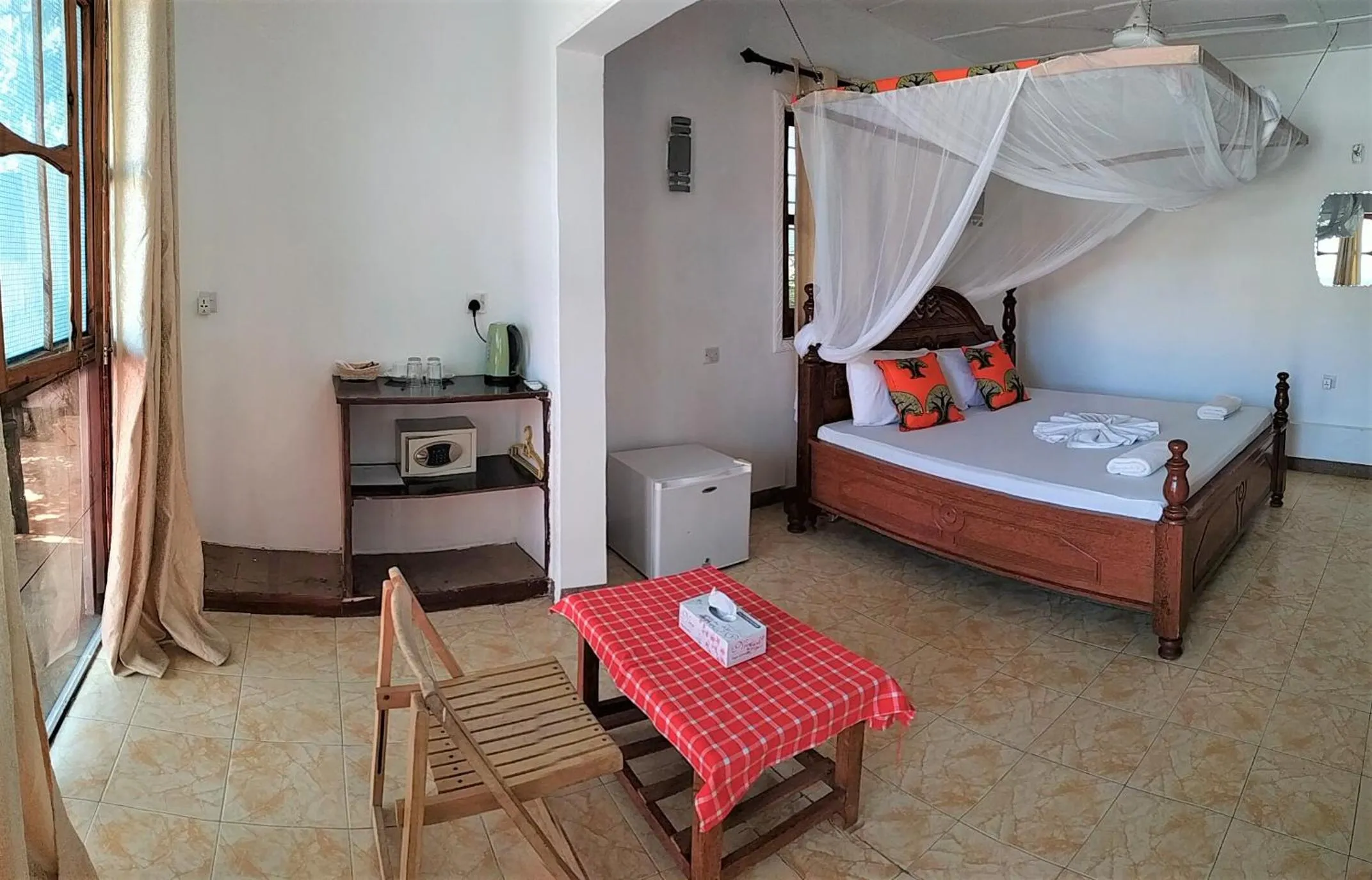 Shower, Bed in Mocco Beach Villa