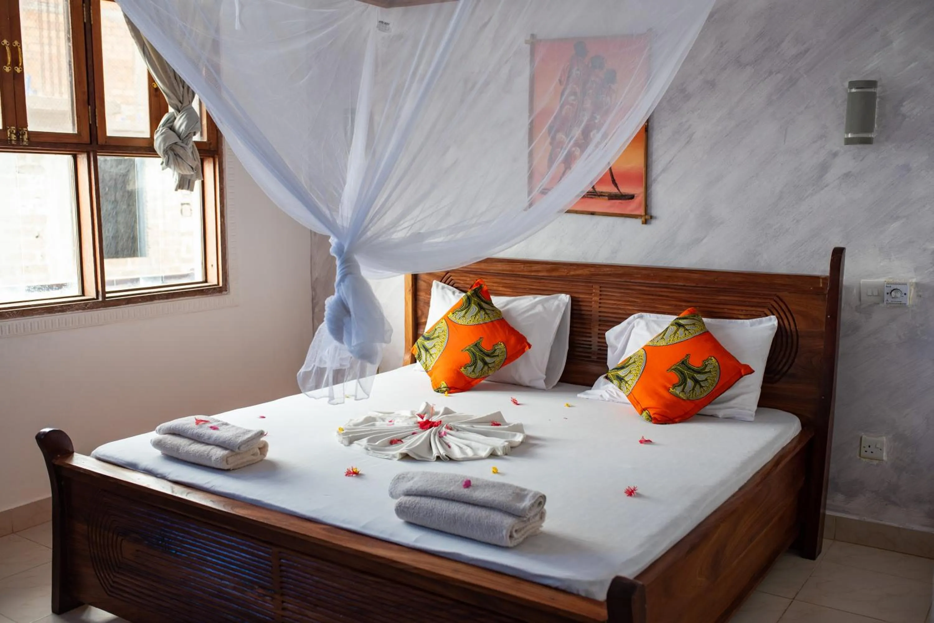 Shower, Bed in Mocco Beach Villa