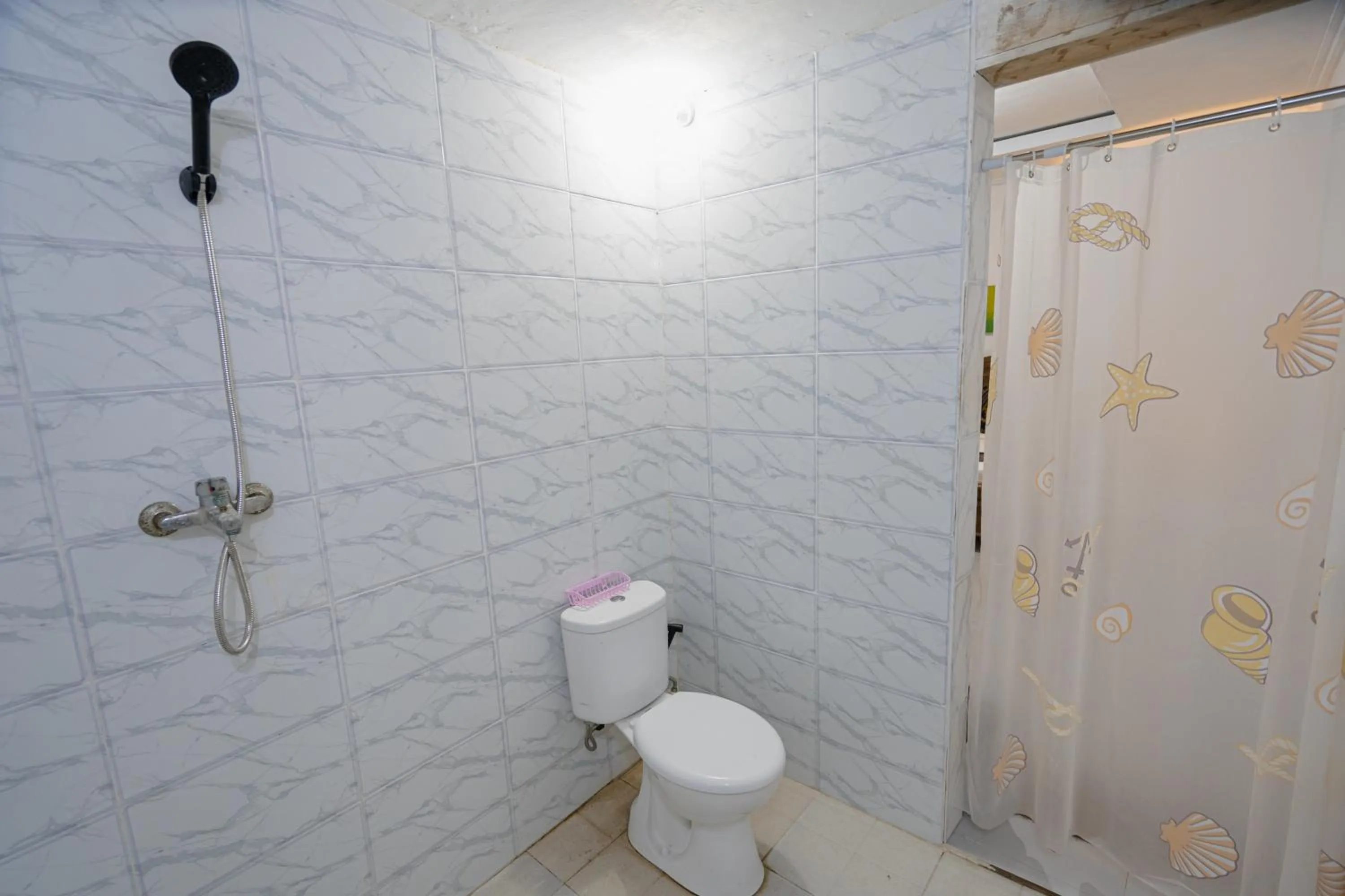 Shower in The Mel Homestay