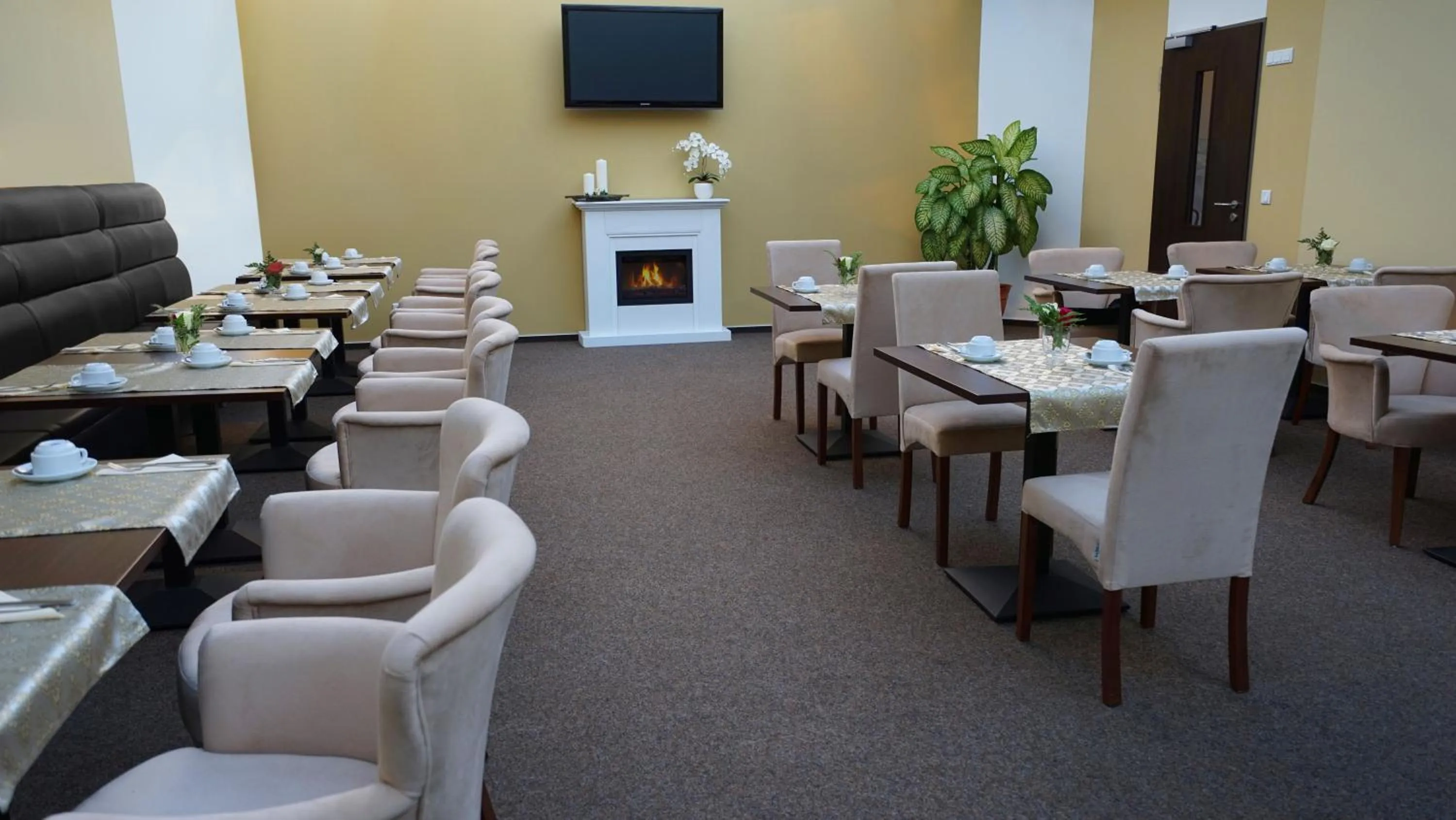 Dining area in Hotel Class