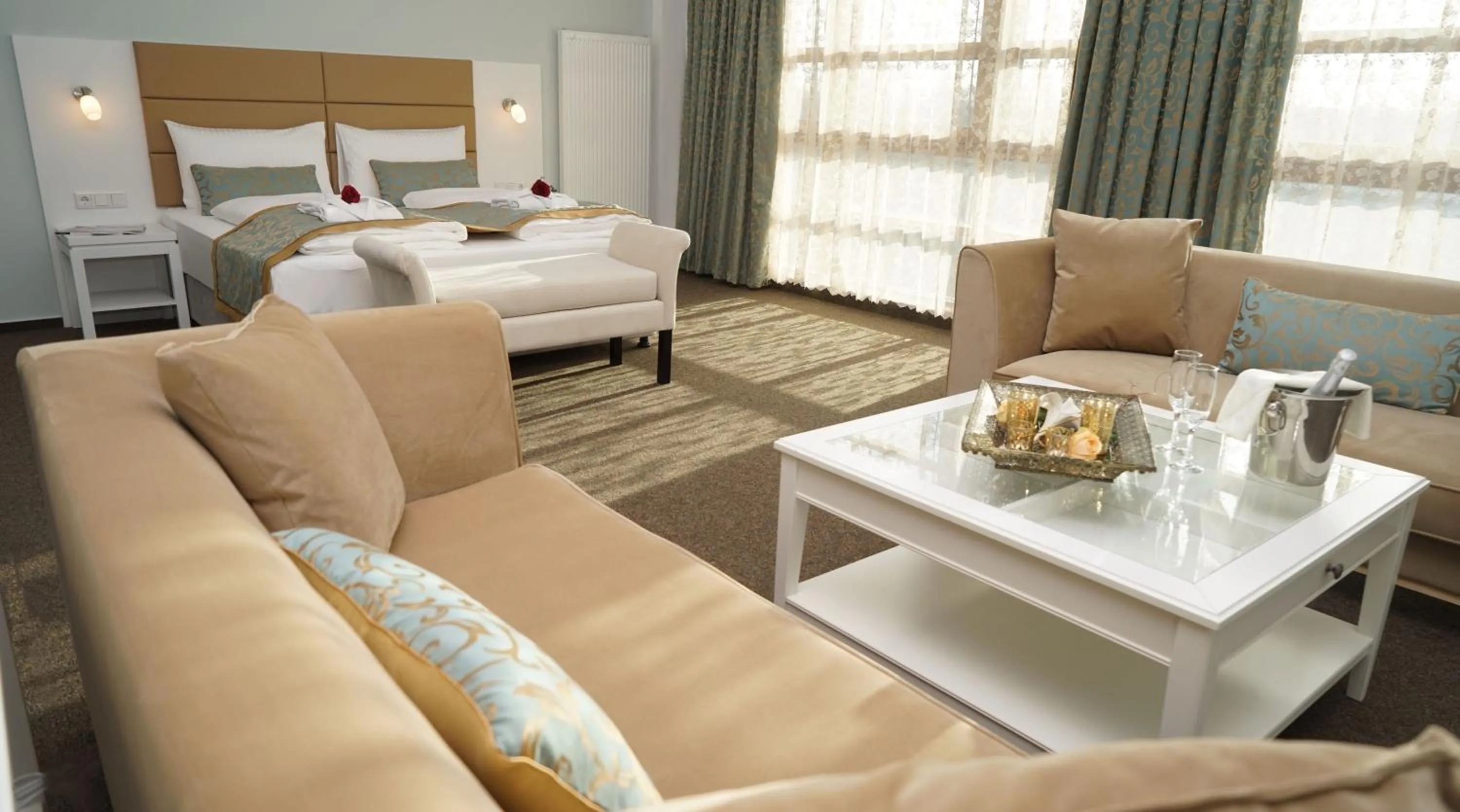 Bedroom, Bed in Hotel Class