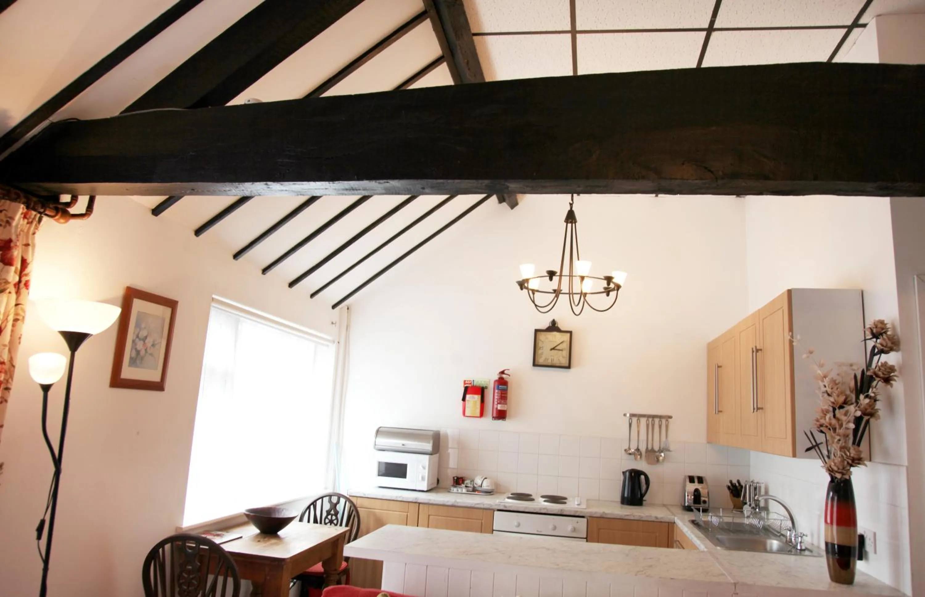 Kitchen or kitchenette in Sheephouse Manor