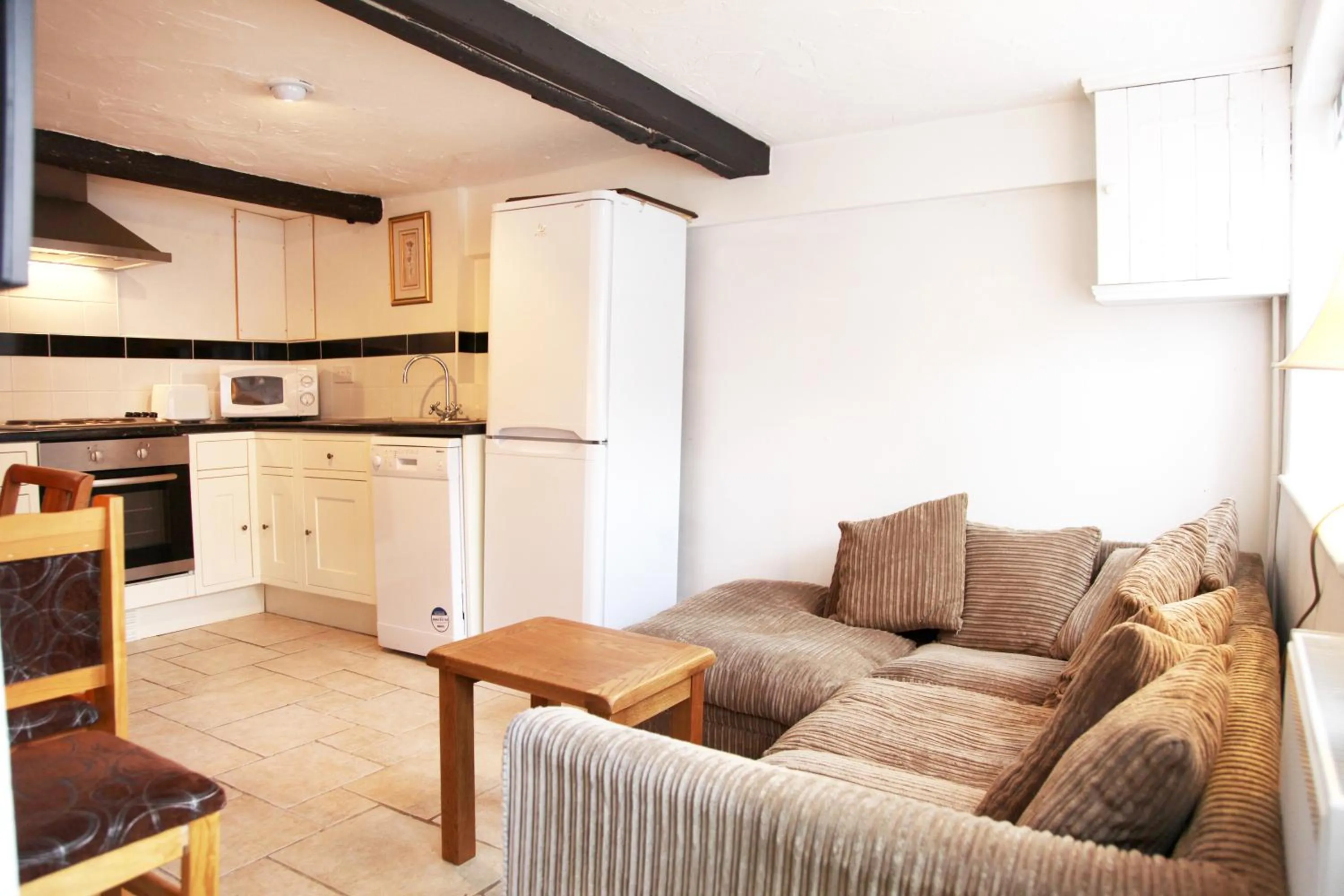 Kitchen or kitchenette in Sheephouse Manor