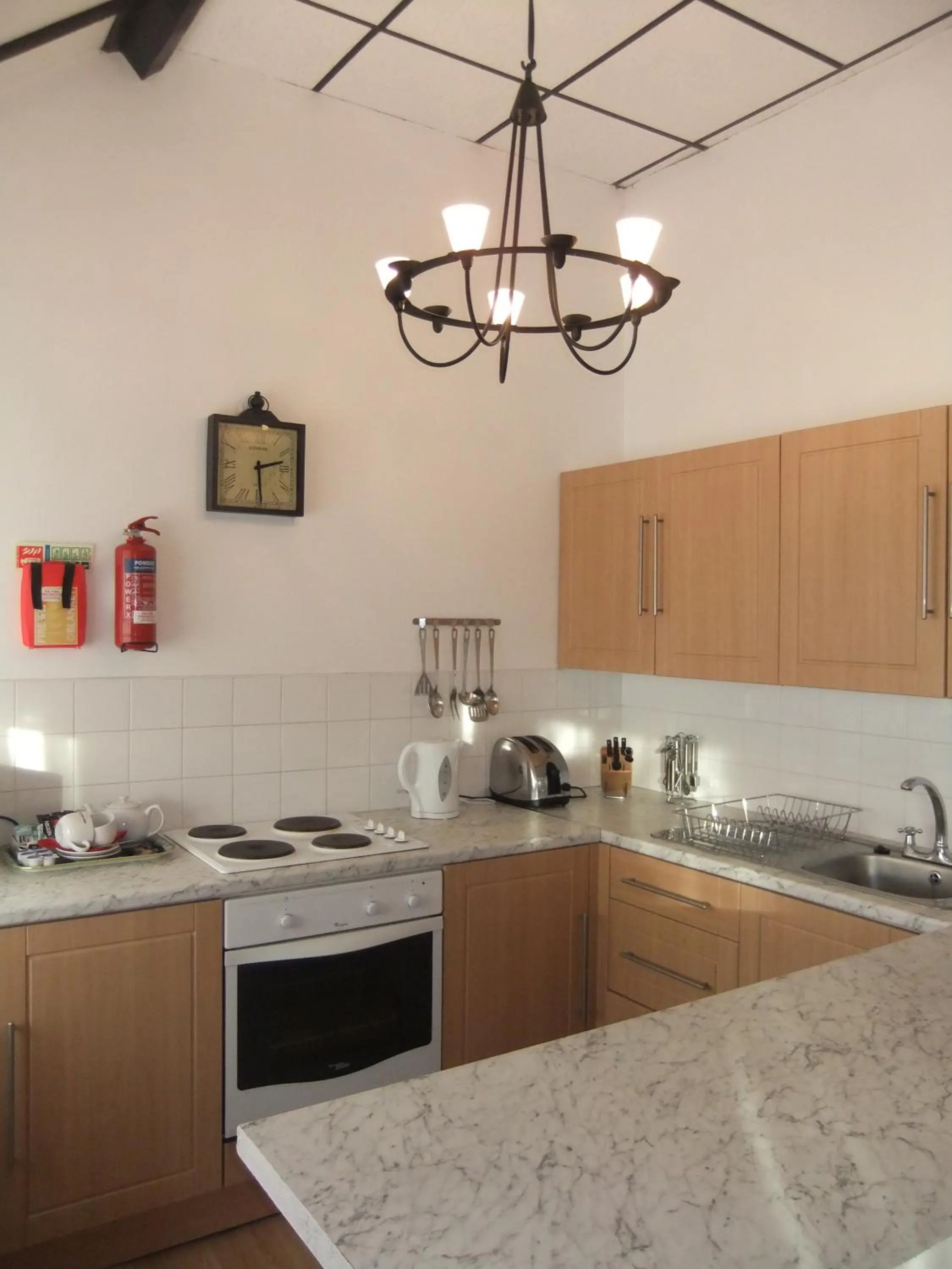 Kitchen or kitchenette in Sheephouse Manor