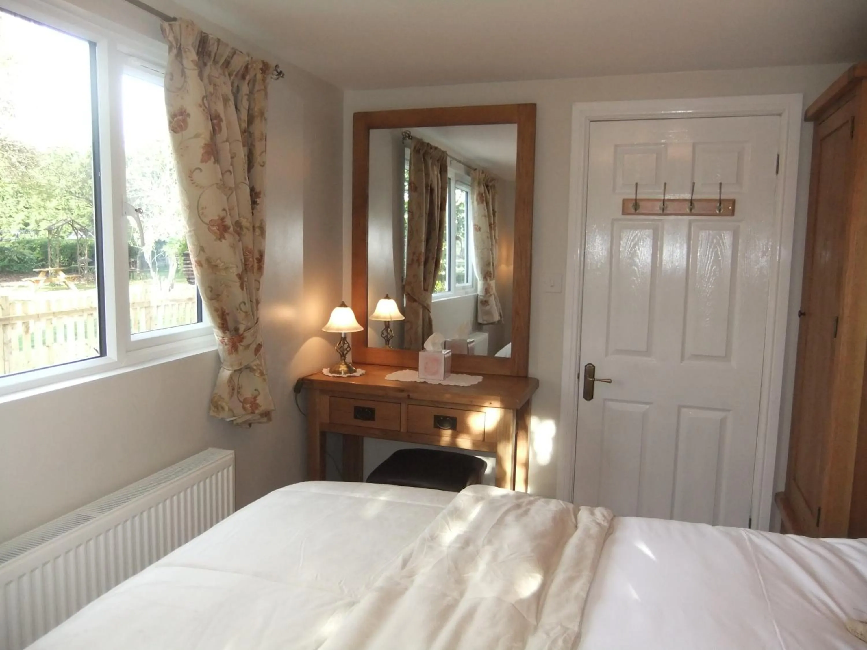Bedroom, Bed in Sheephouse Manor