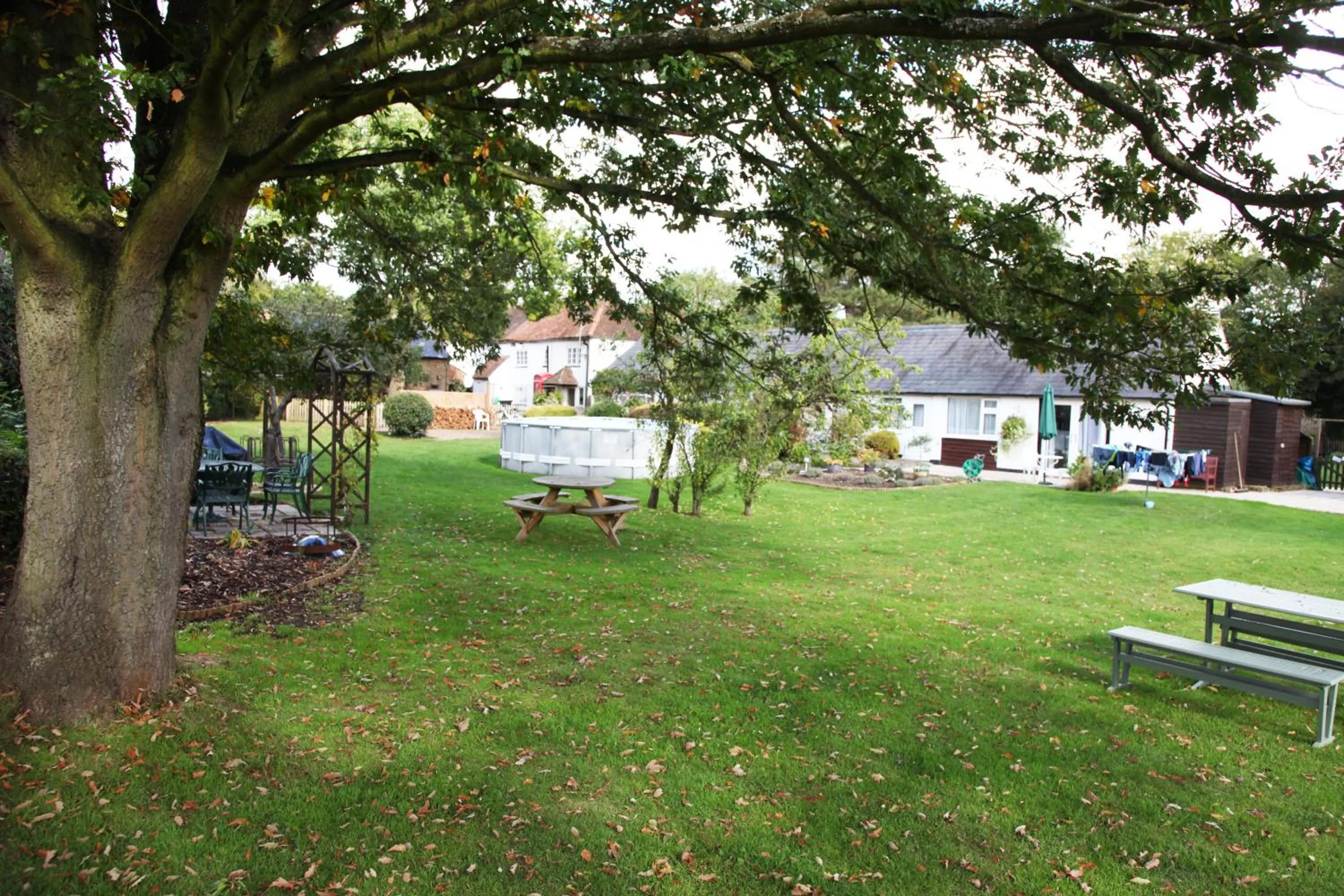 Area and facilities in Sheephouse Manor