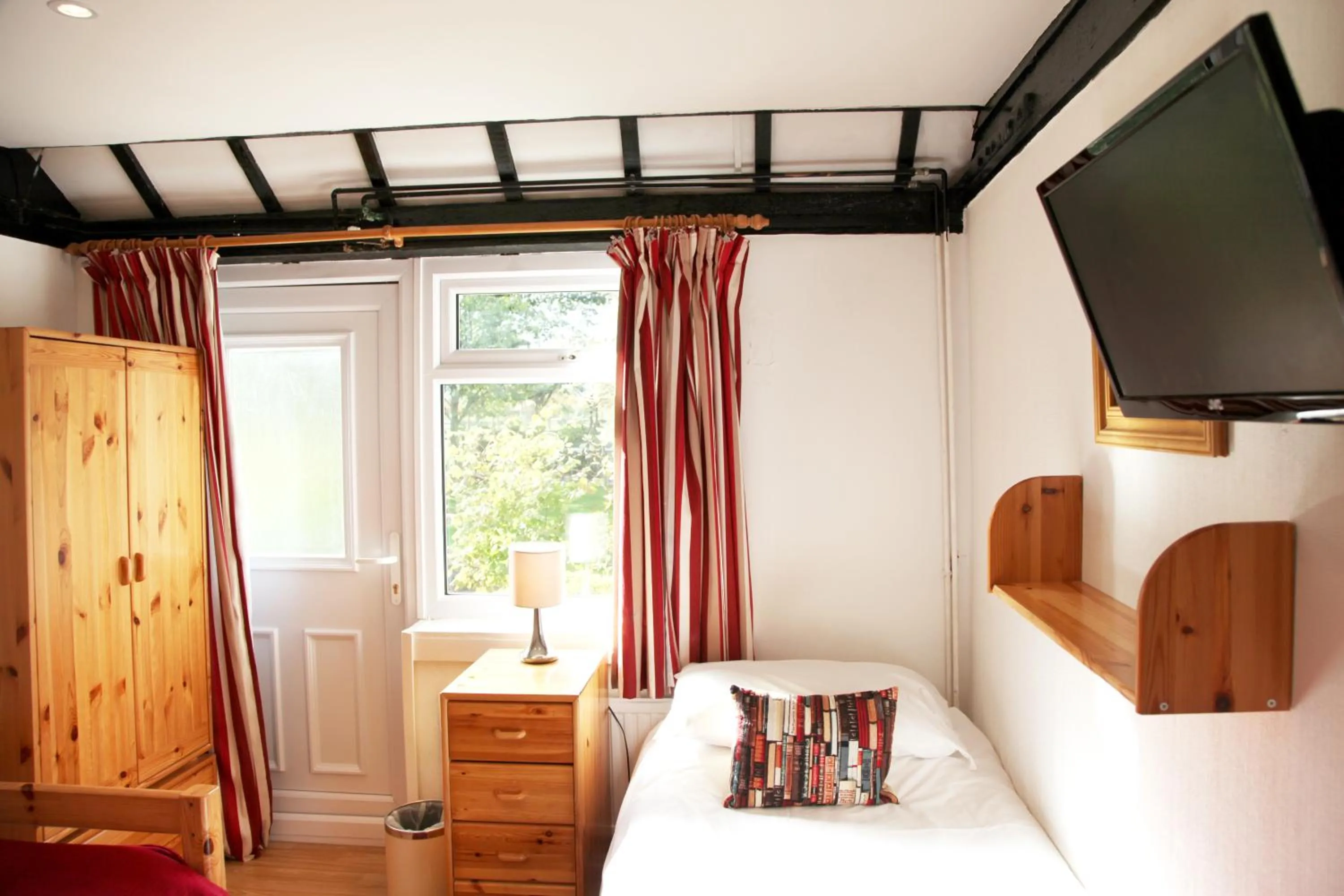 Bedroom, Bed in Sheephouse Manor