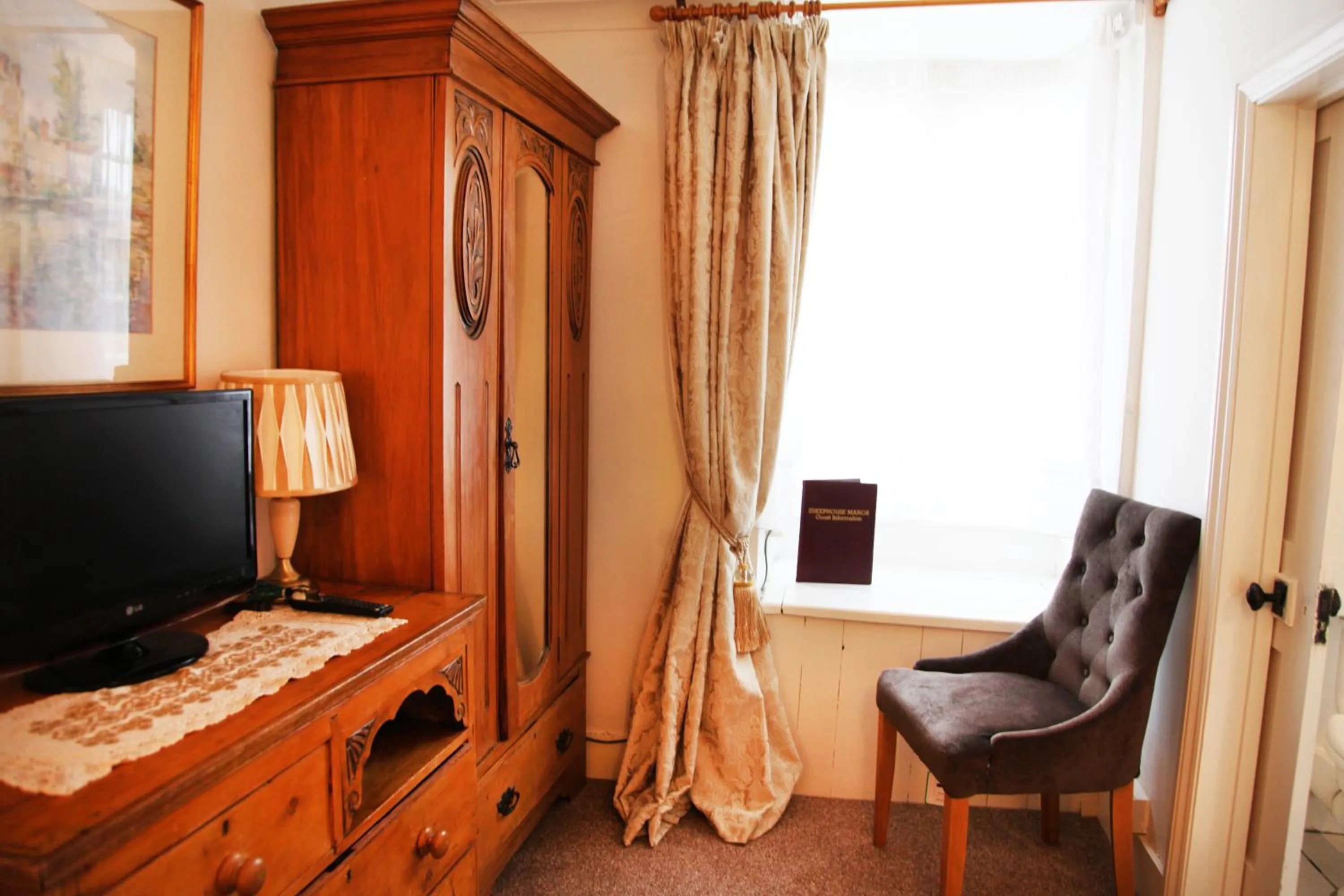 Bedroom, Bed in Sheephouse Manor
