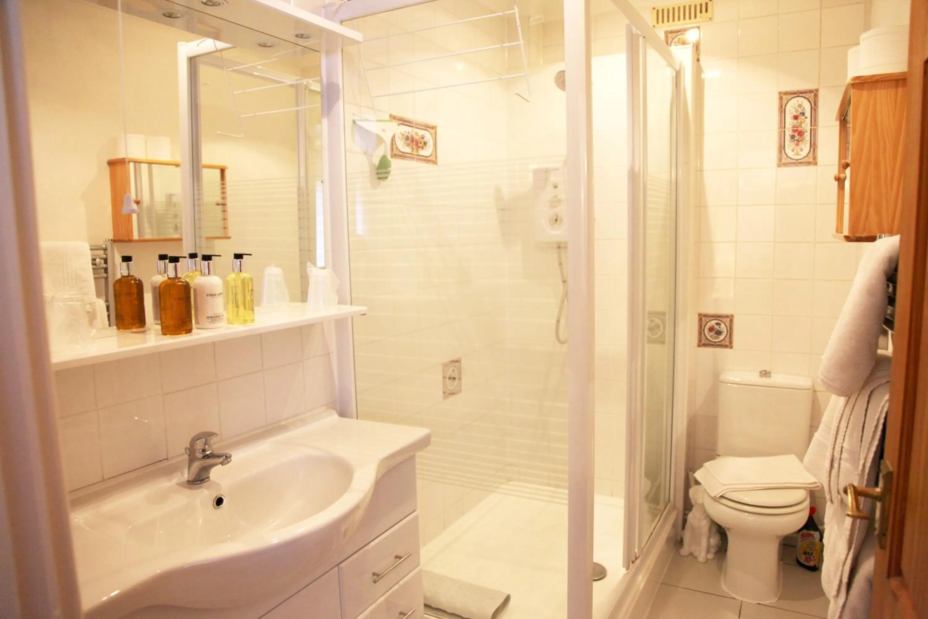 Shower in Sheephouse Manor