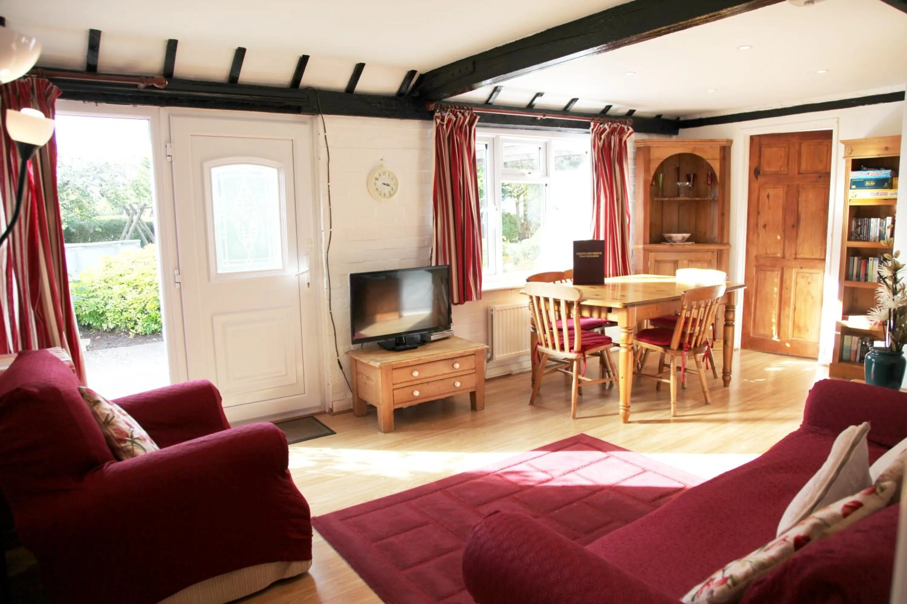 Communal lounge/ TV room in Sheephouse Manor