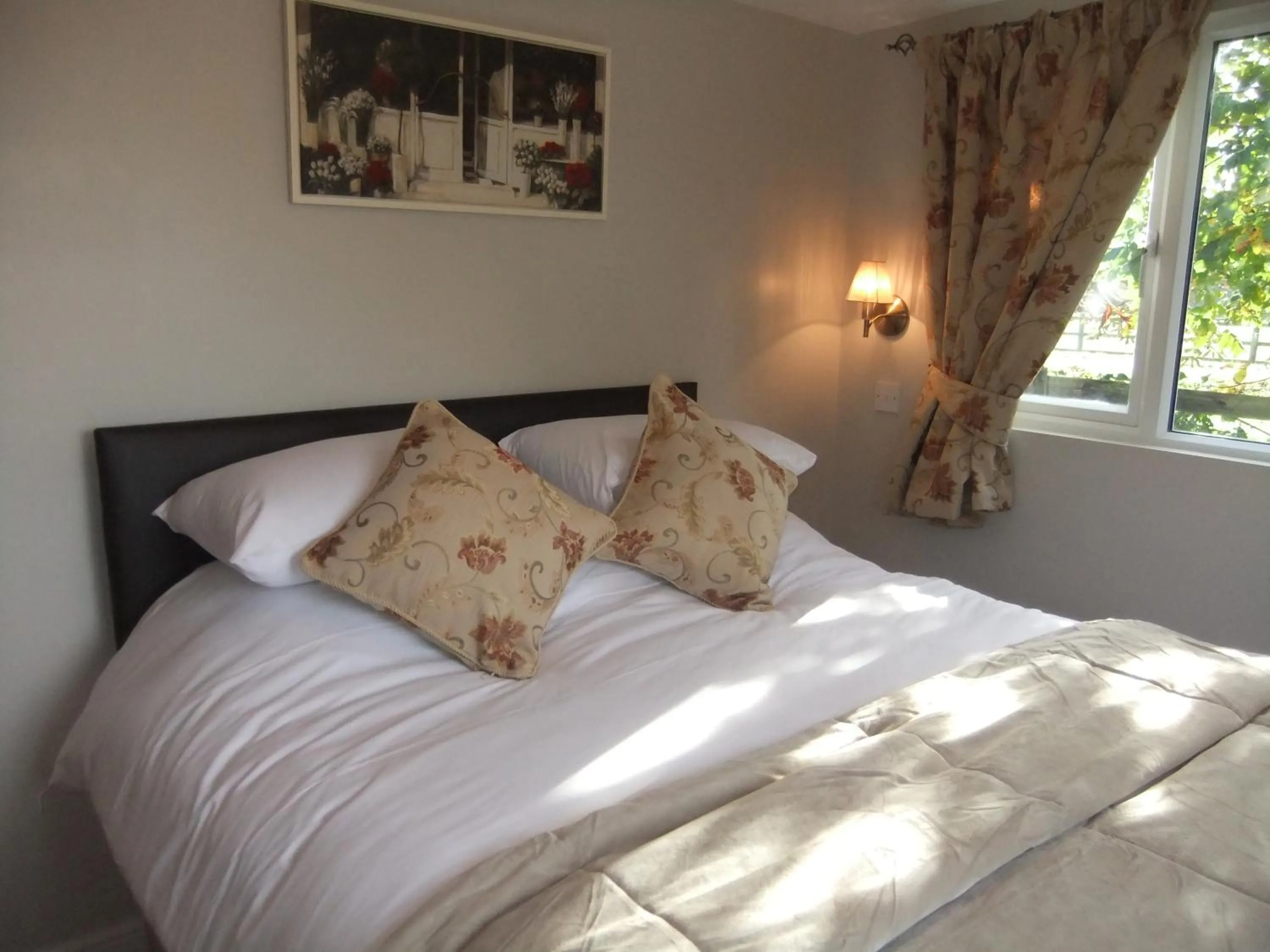 Bedroom, Bed in Sheephouse Manor