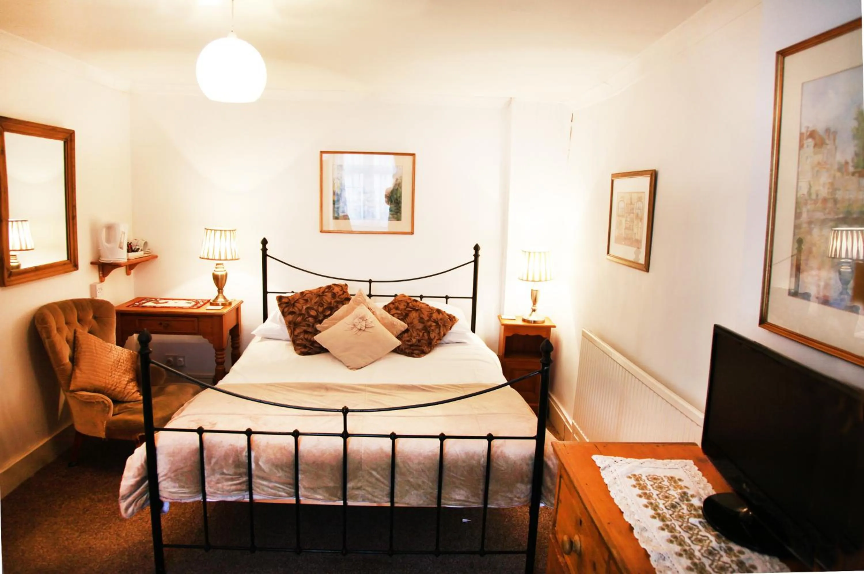 Bedroom, Bed in Sheephouse Manor