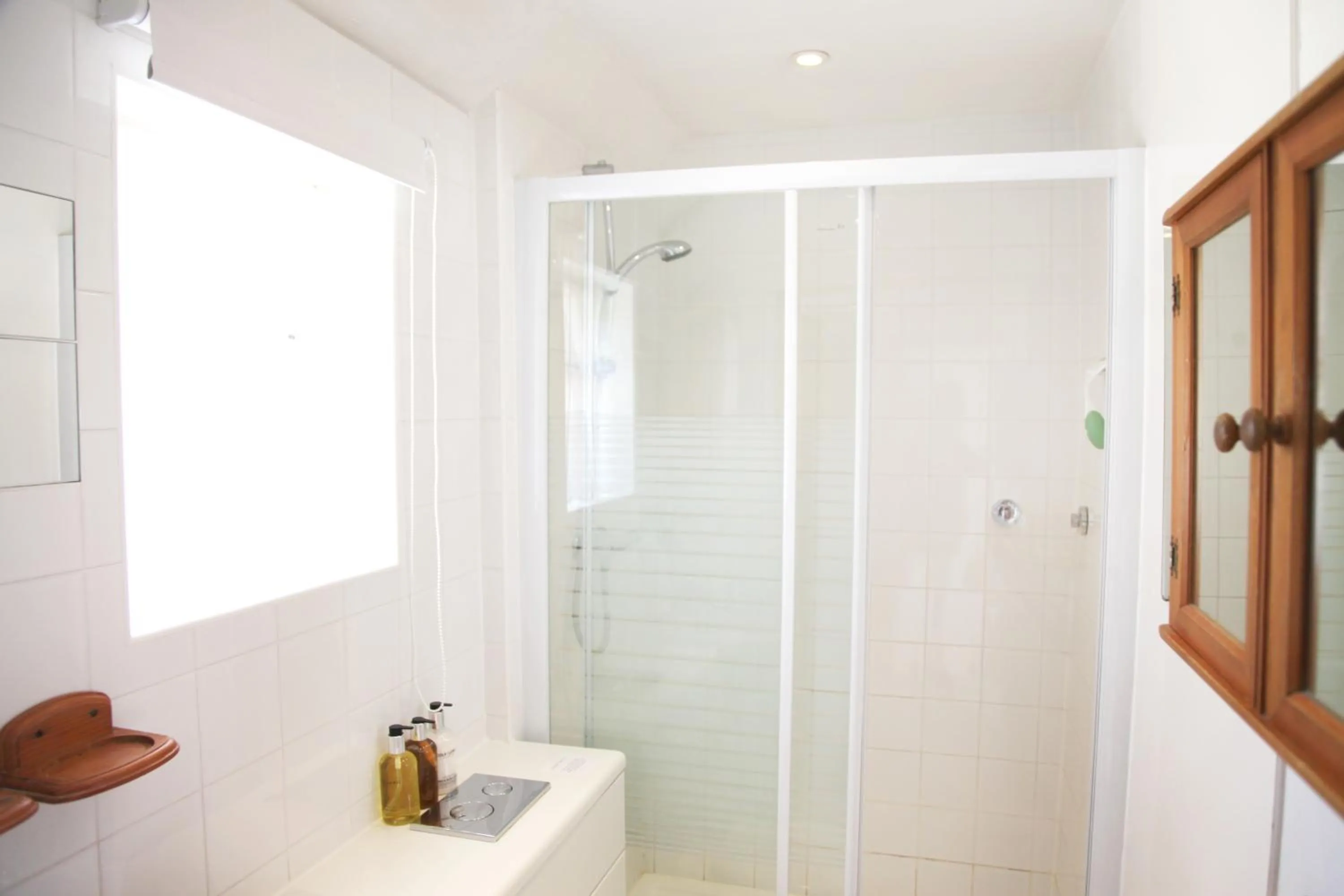 Shower in Sheephouse Manor