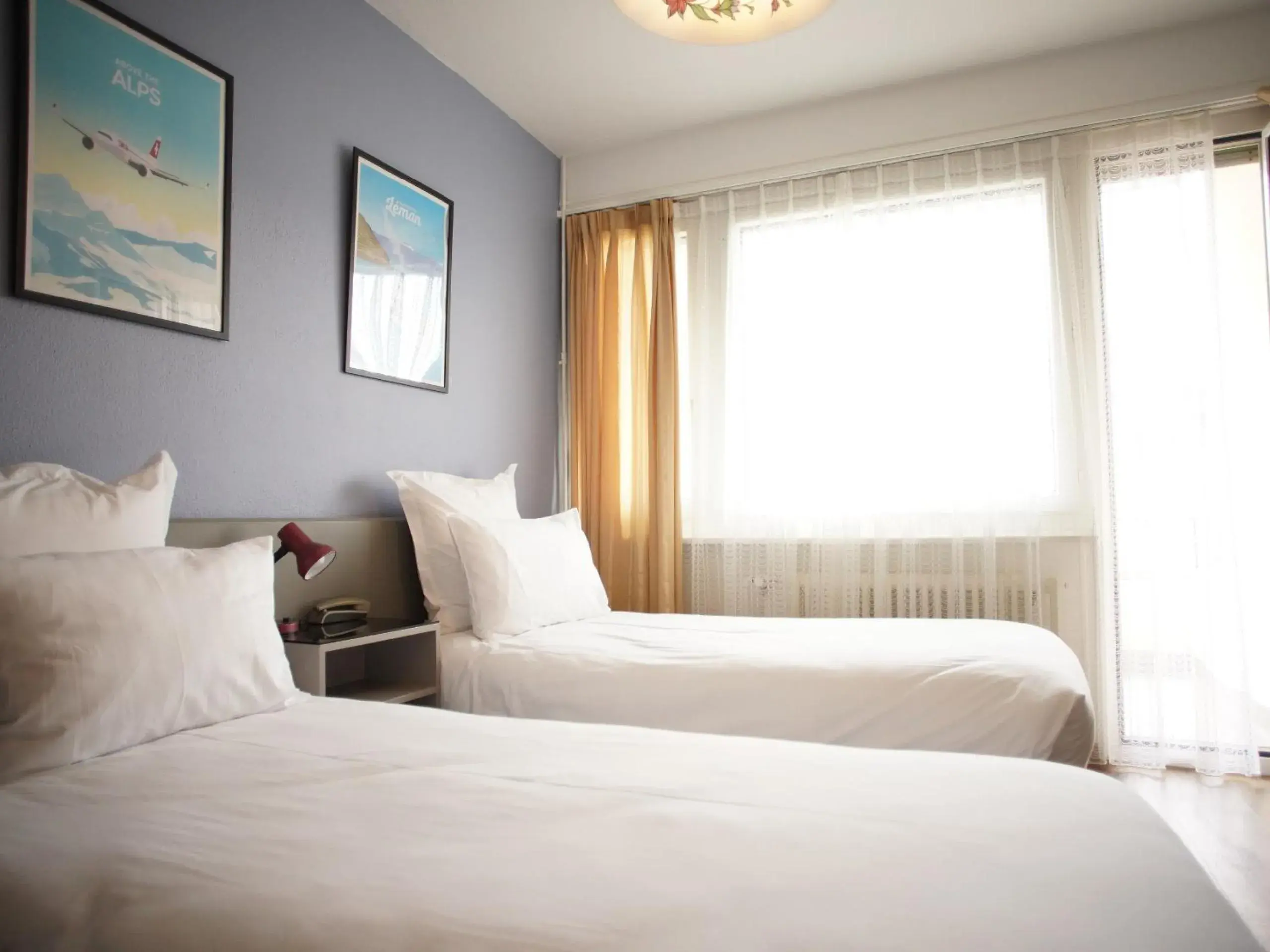 Twin Room with Shower in Primadom Aparthotel Twin Room with Shower in Primadom Aparthotel