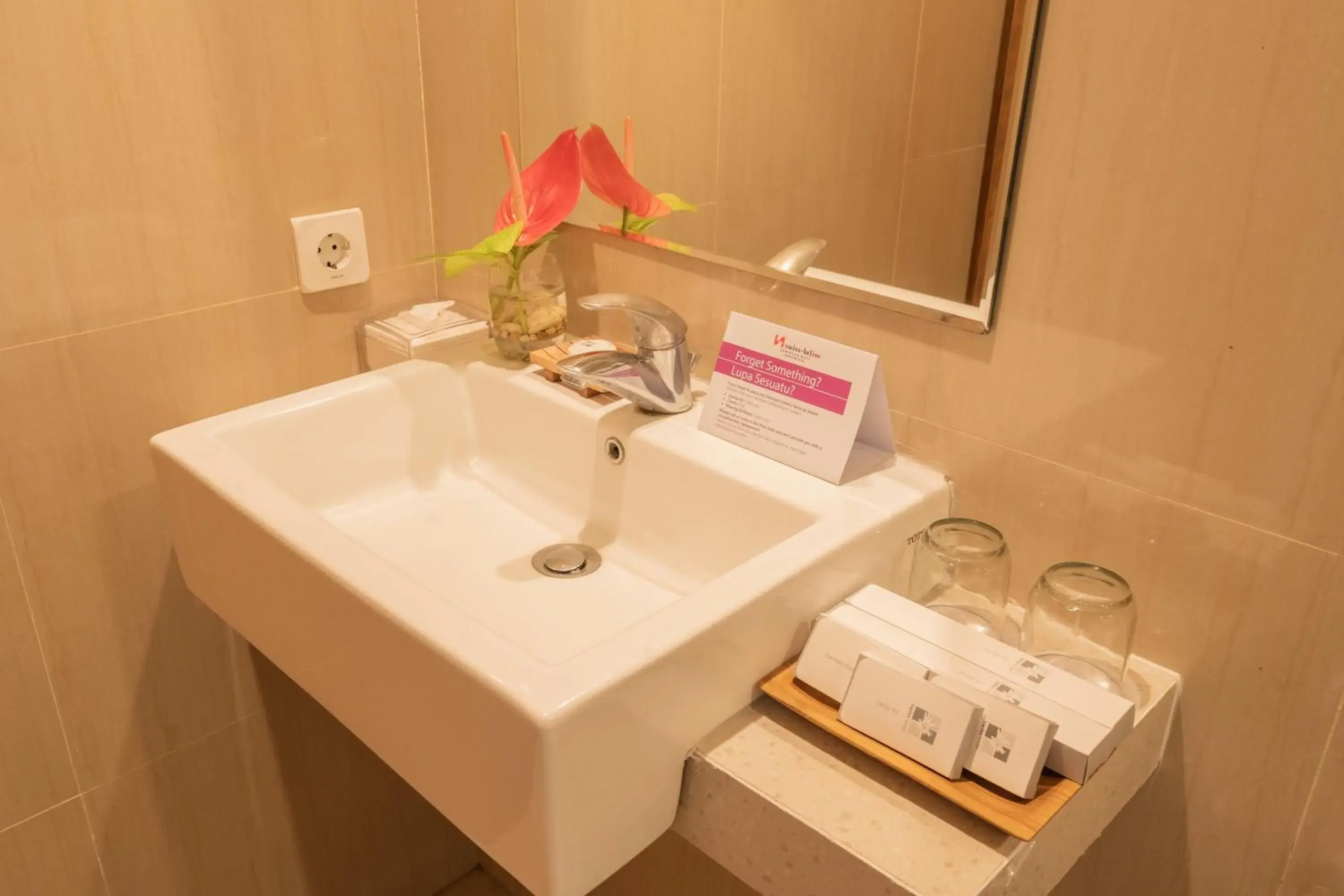 Bathroom in Swiss-Belinn Seminyak Bathroom in Swiss-Belinn Seminyak