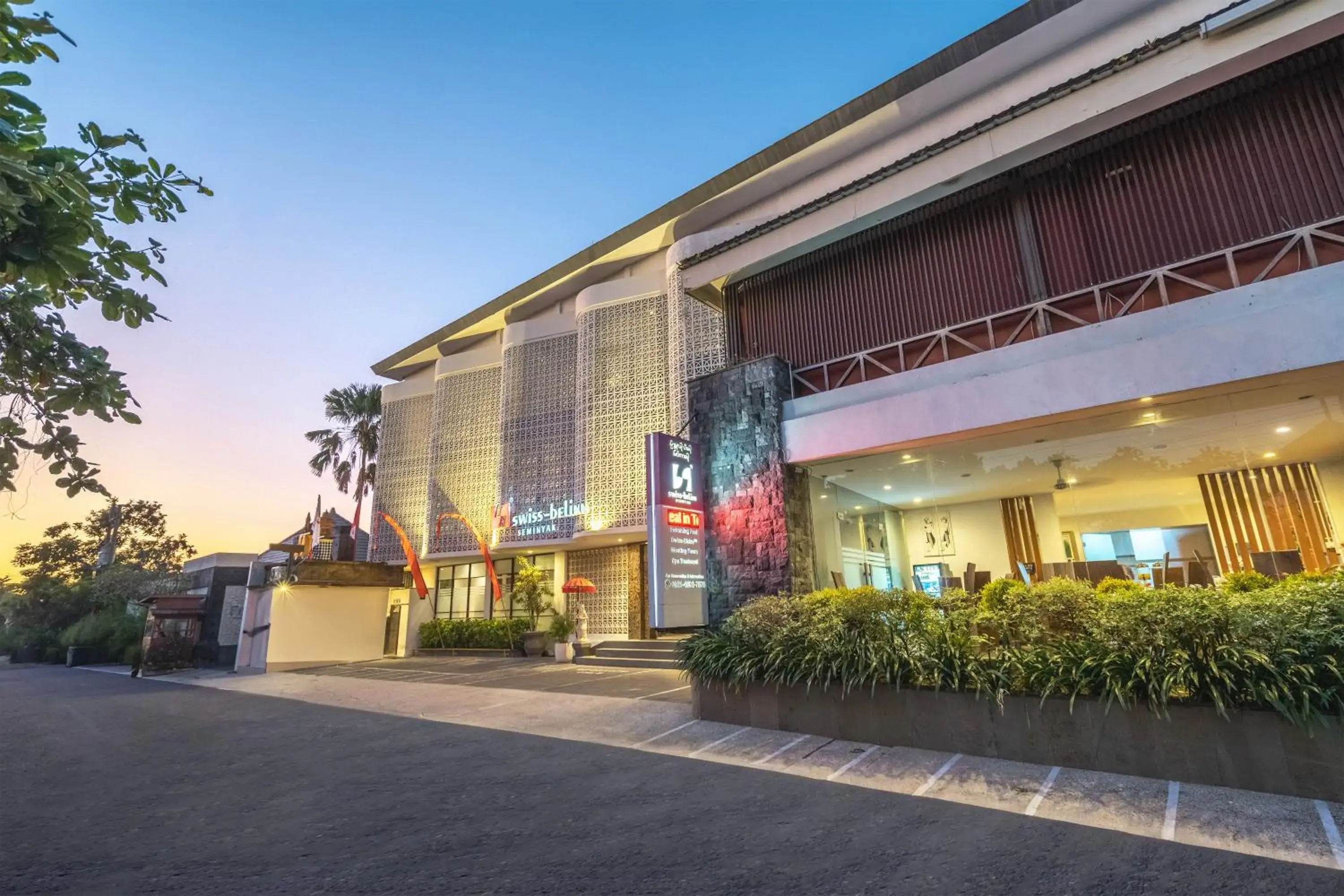 Facade/entrance in Swiss-Belinn Seminyak Facade/entrance in Swiss-Belinn Seminyak