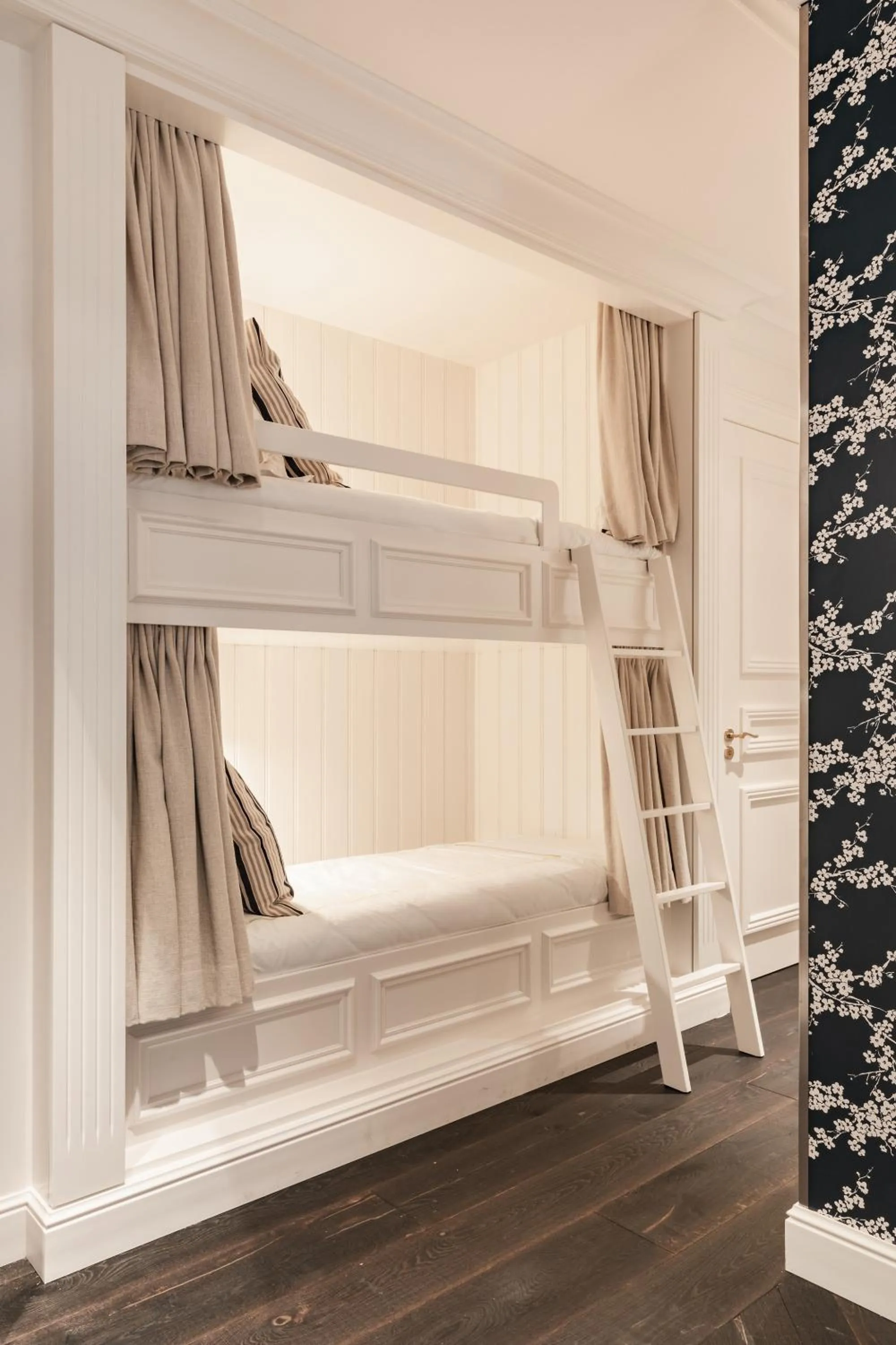 Bed in De Lindenhoeve Boutique Hotel