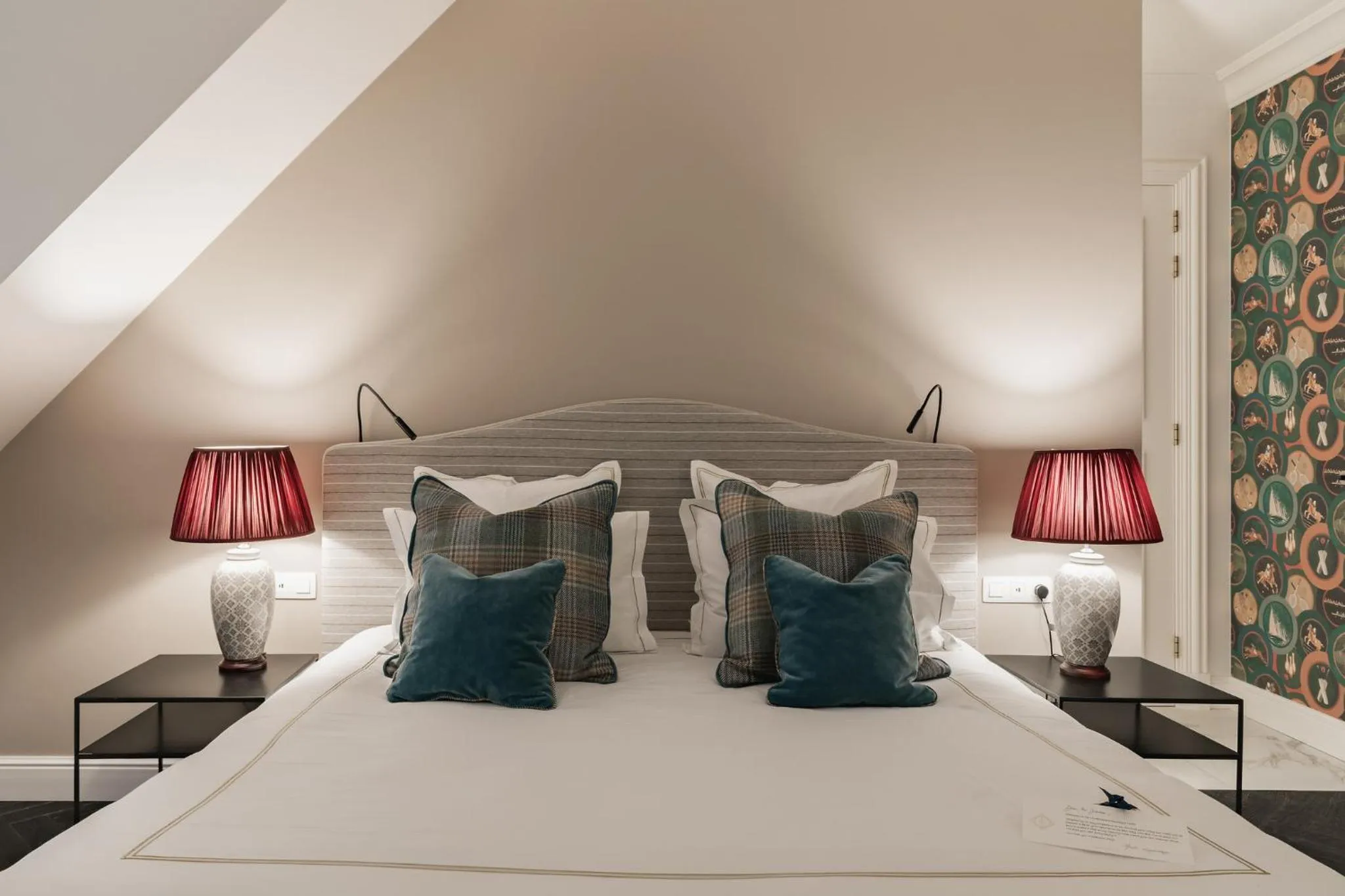 Bed in De Lindenhoeve Boutique Hotel