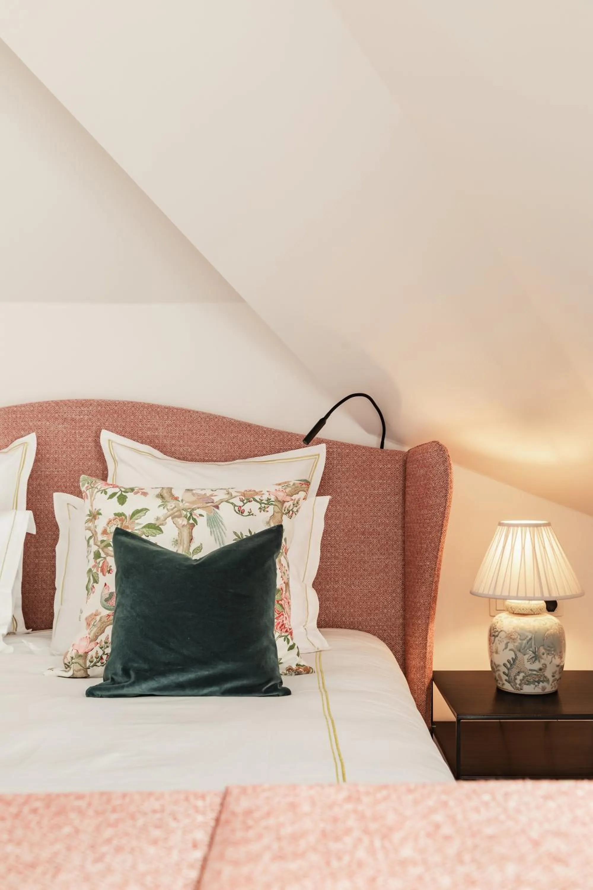 Bed in De Lindenhoeve Boutique Hotel