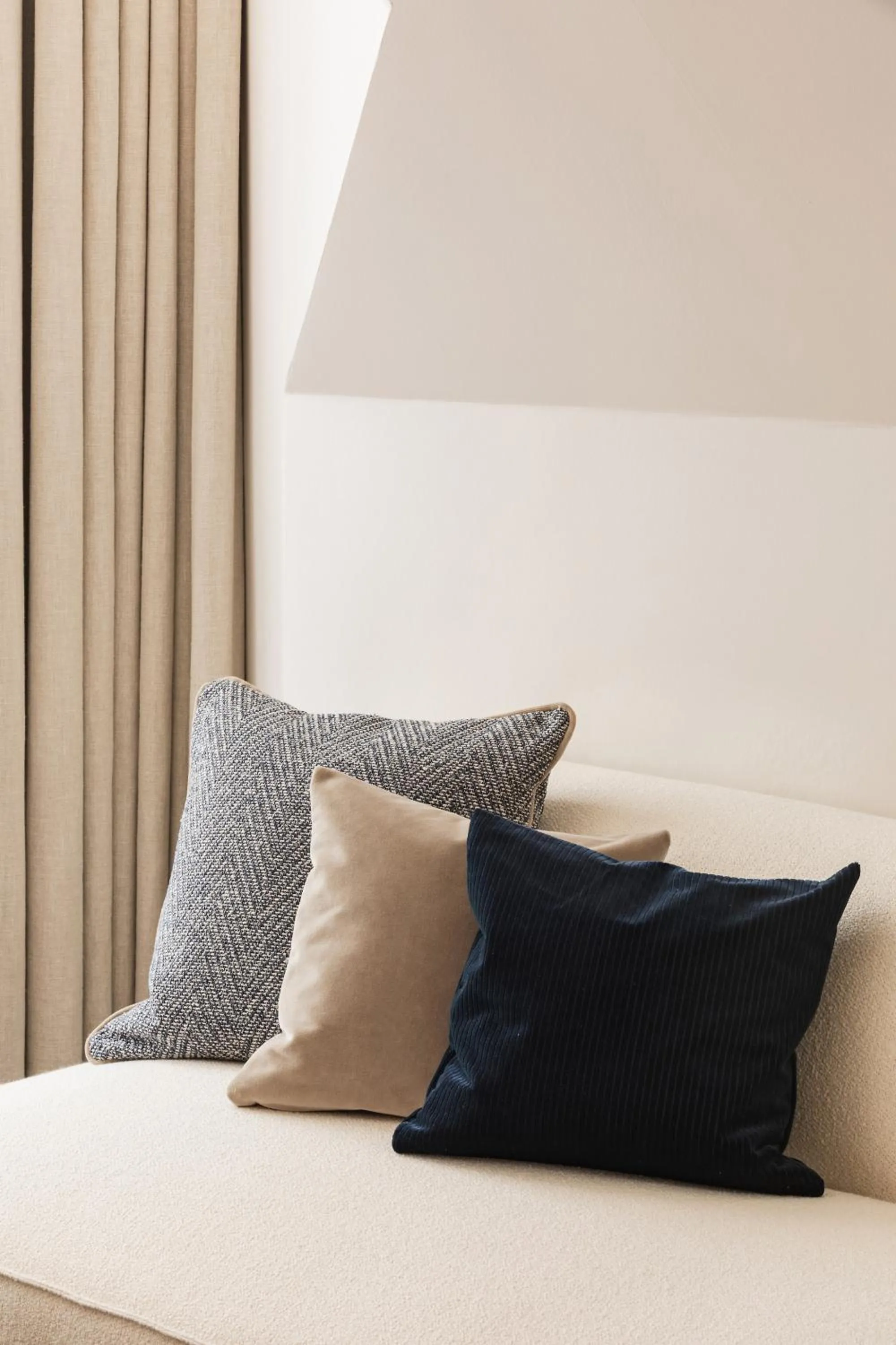 Seating area, Bed in De Lindenhoeve Boutique Hotel