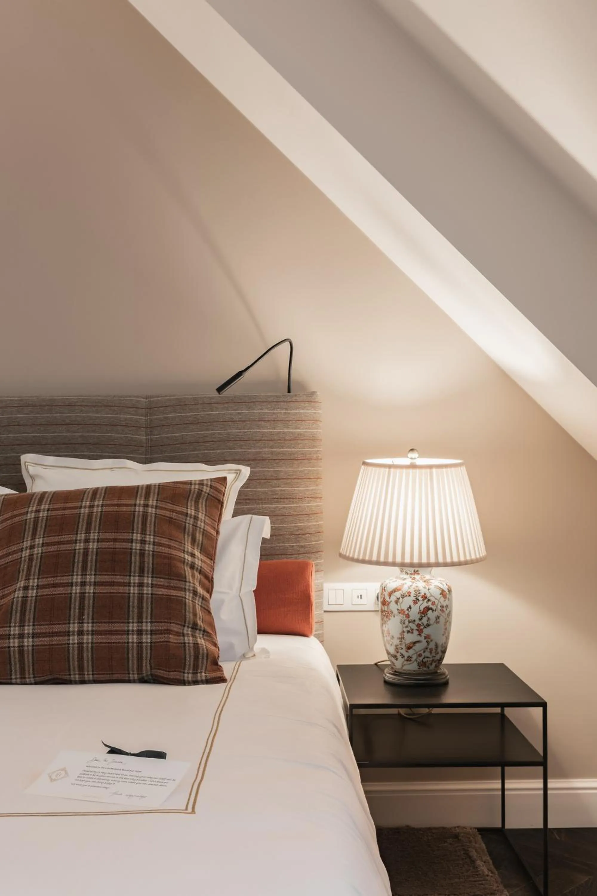 Bed in De Lindenhoeve Boutique Hotel
