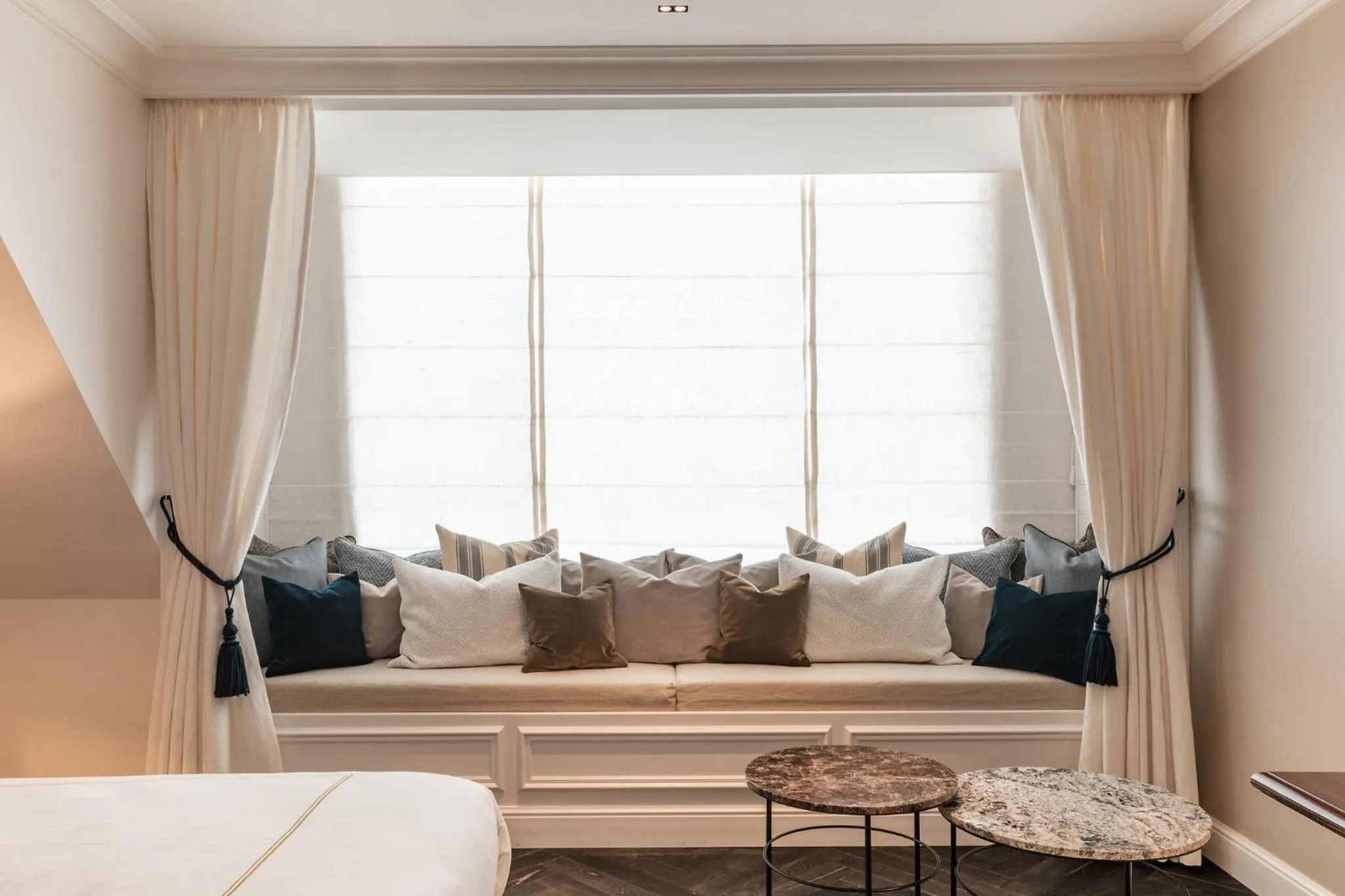 Seating area, Bed in De Lindenhoeve Boutique Hotel