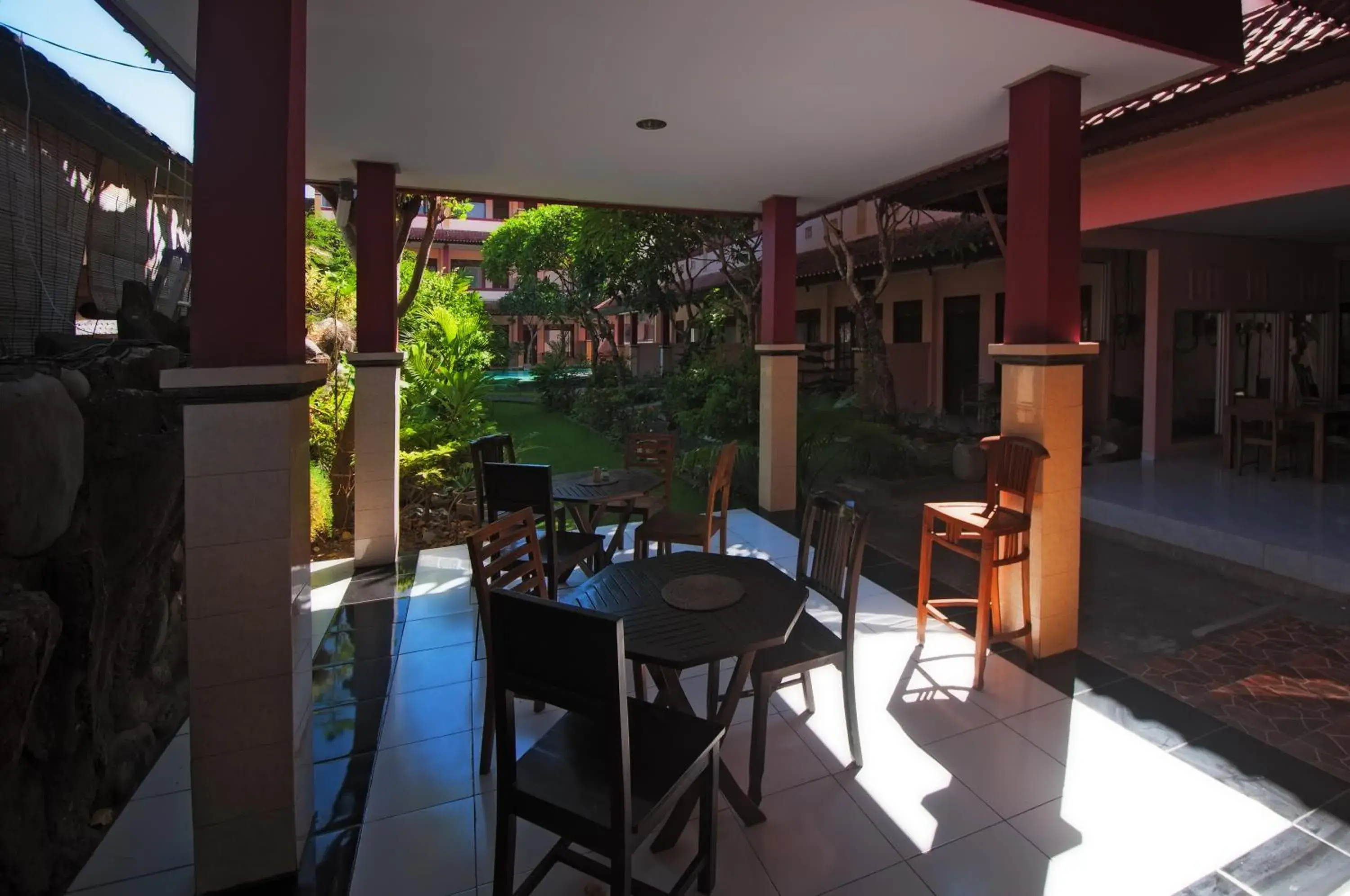 Garden, Restaurant/Places to Eat in Pesona Beach Inn