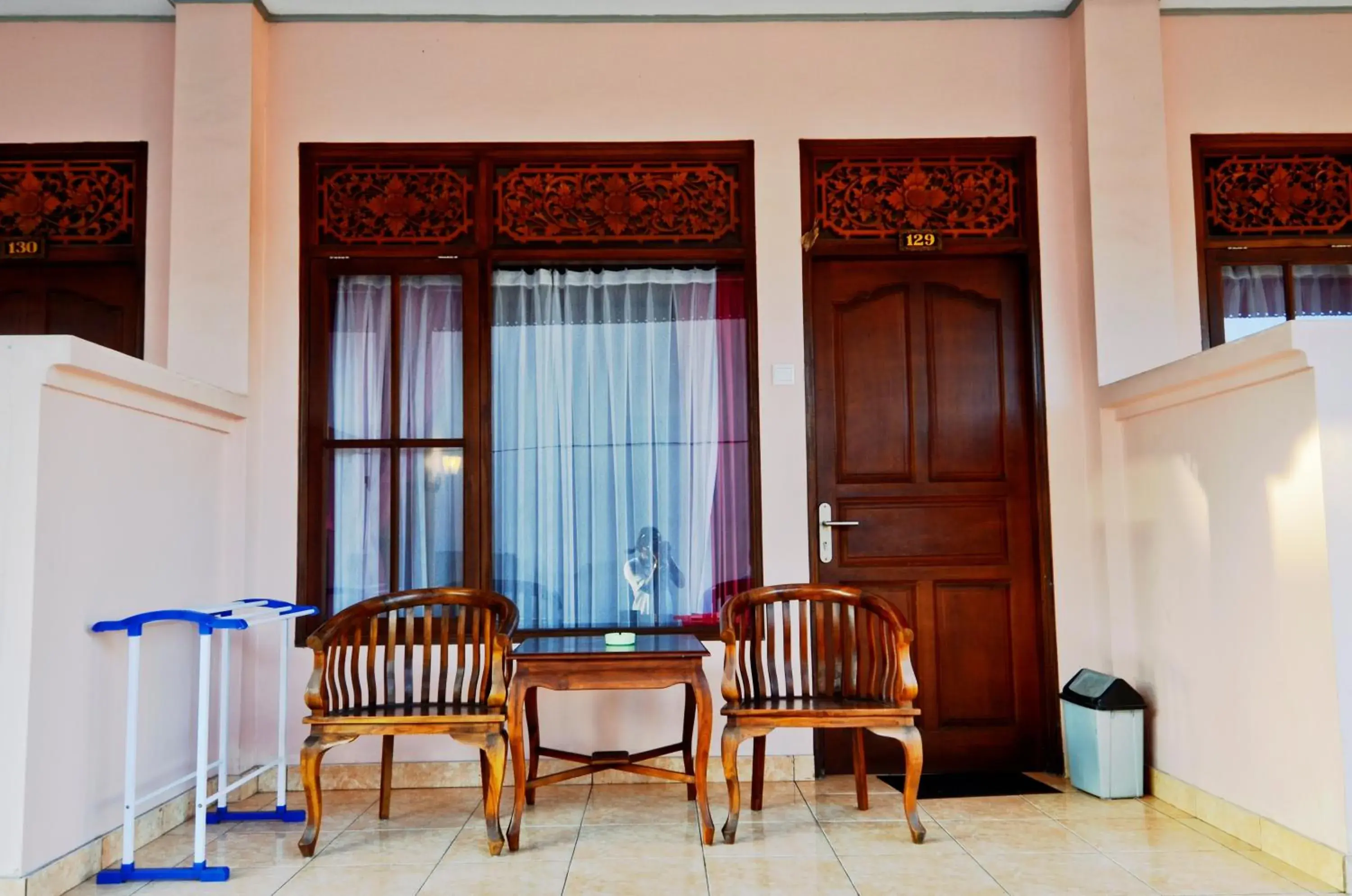 Balcony/Terrace, Seating Area in Pesona Beach Inn
