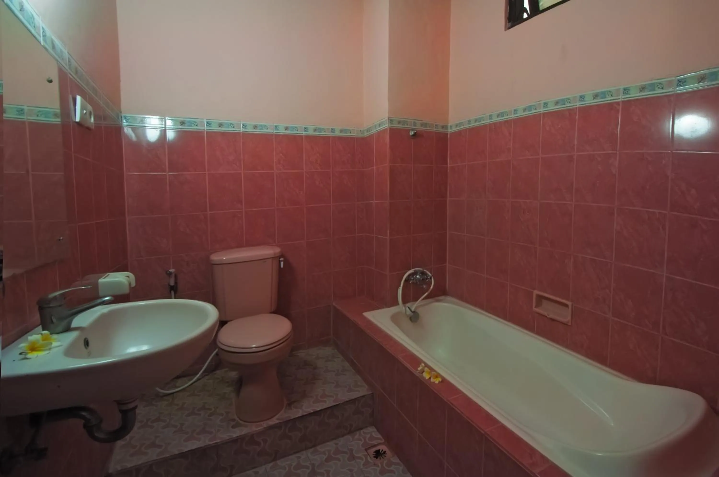 Bathroom in Pesona Beach Inn