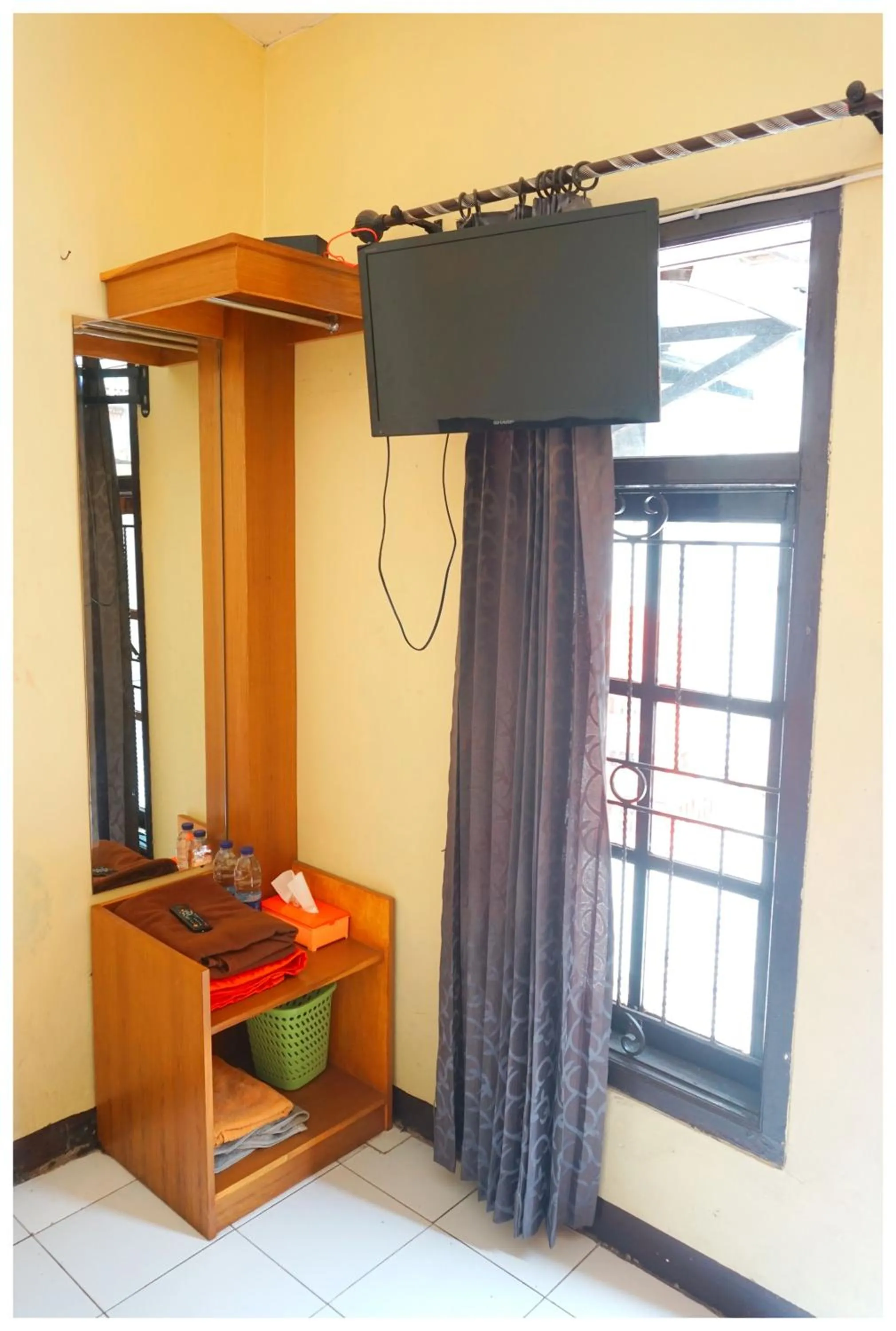 TV and multimedia in Budi House & Food Station