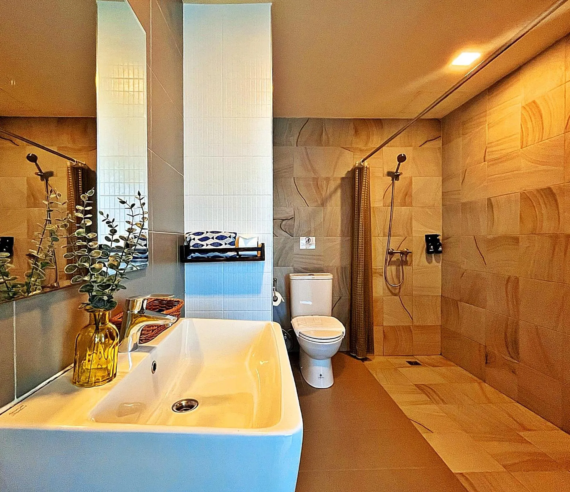 Shower in The Sixteenth Naiyang Beach Hotel- Free Schedule Airport Shuttle