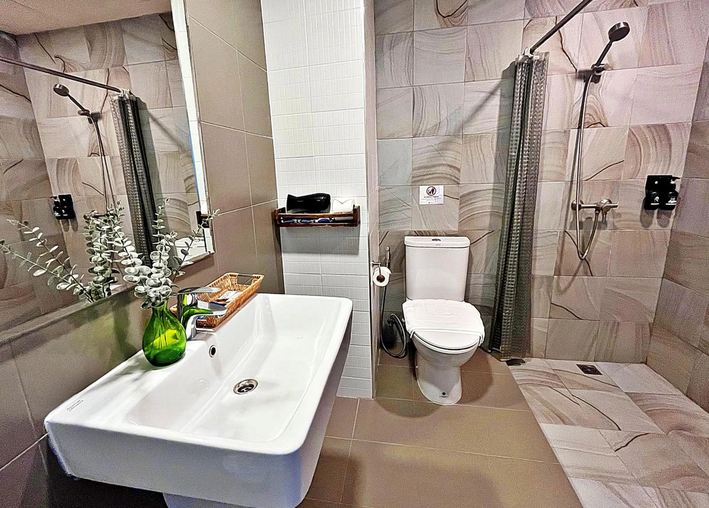 Shower in The Sixteenth Naiyang Beach Hotel- Free Schedule Airport Shuttle