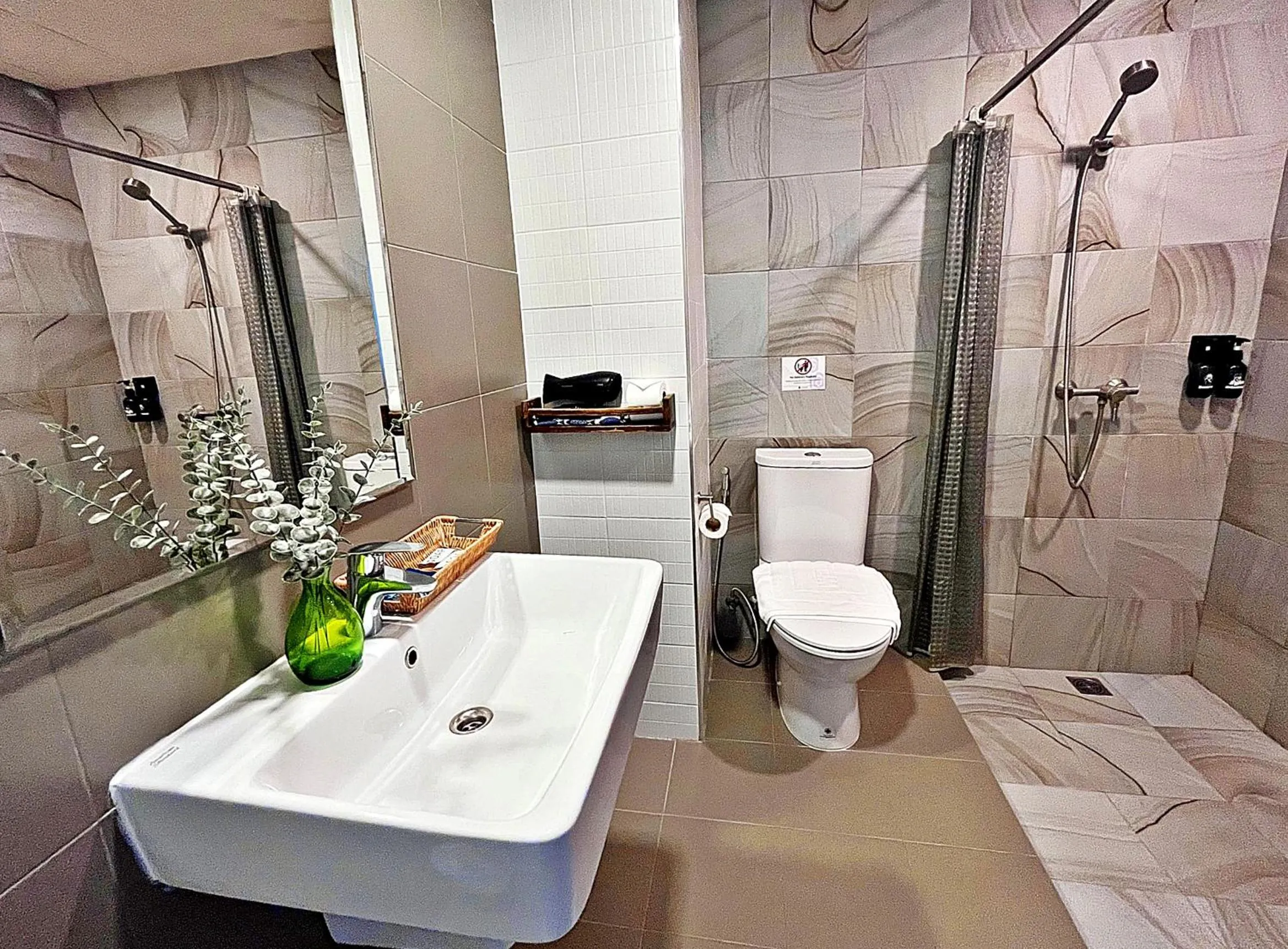 Shower in The Sixteenth Naiyang Beach Hotel- Free Schedule Airport Shuttle