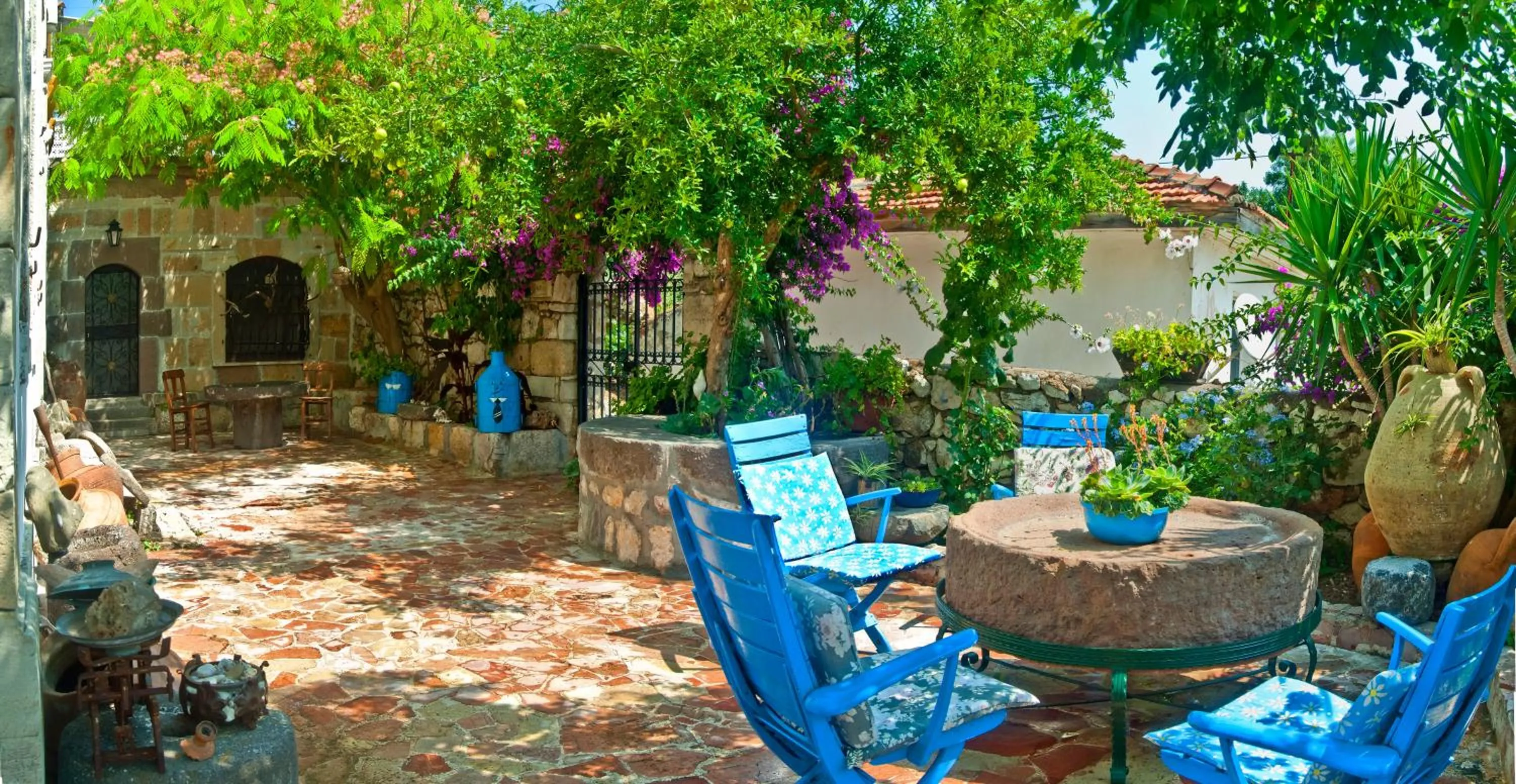 Facade/entrance in Saklı Konak