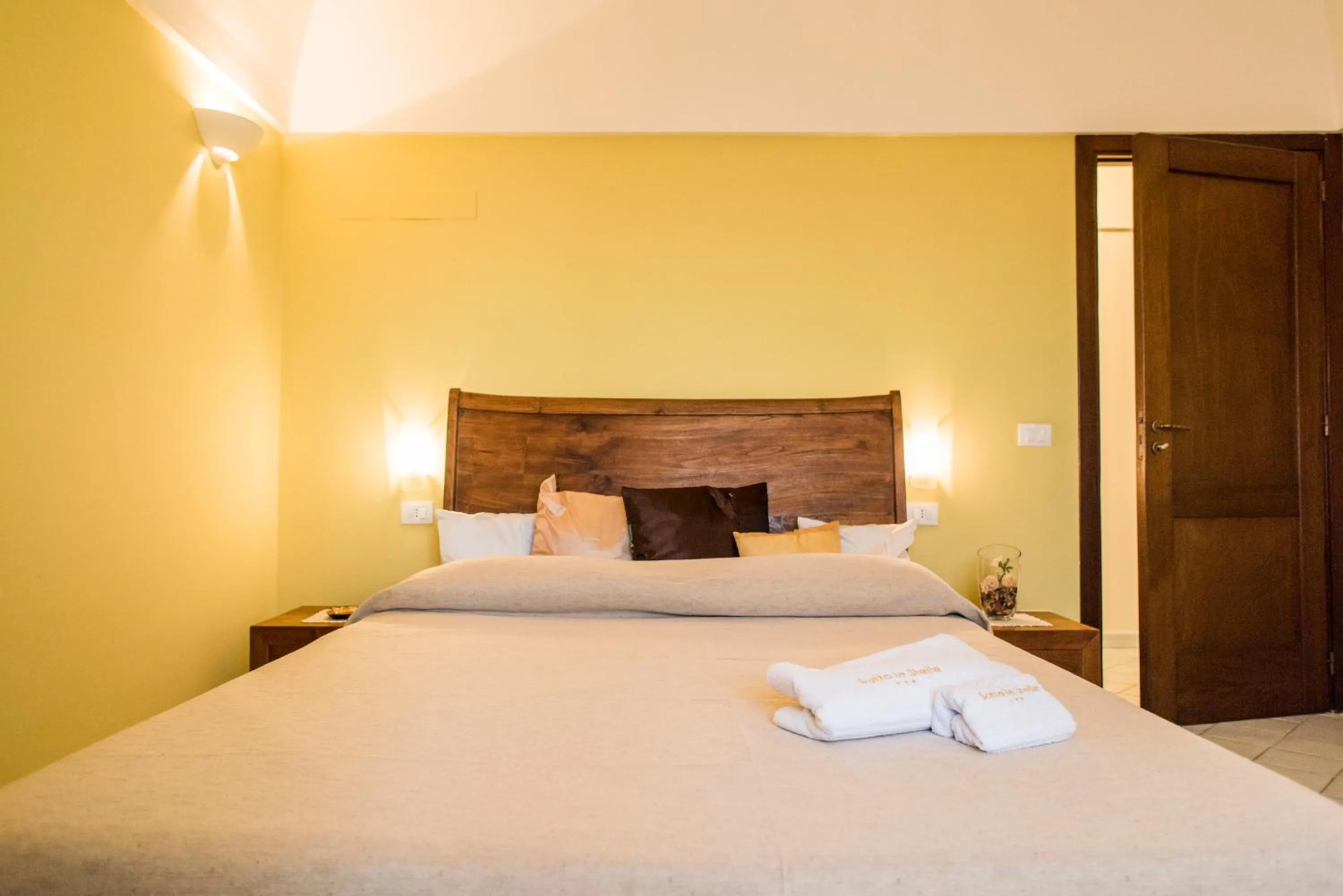Bed in Dammusi Sotto le Stelle
