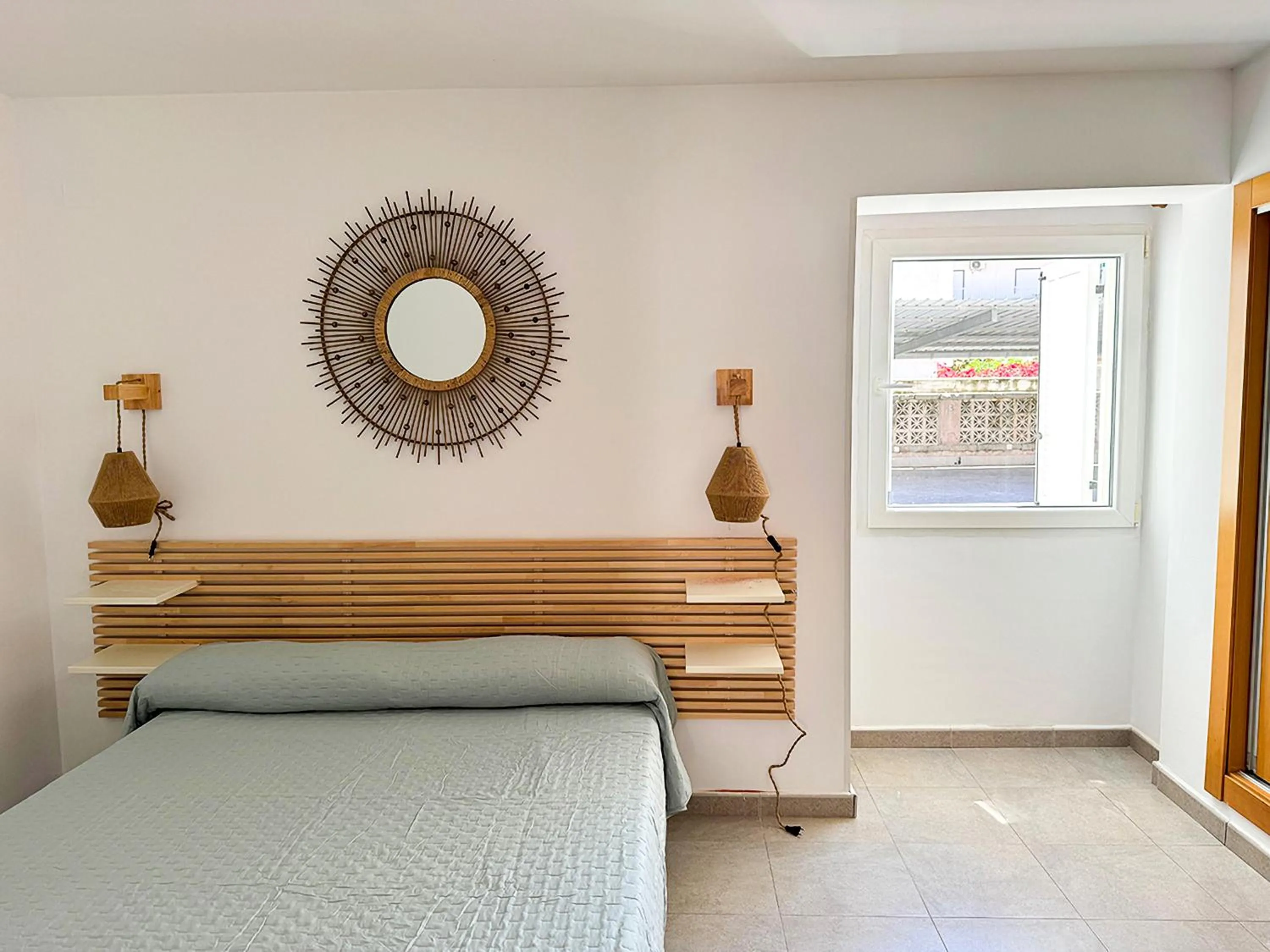 Bedroom, Bed in Apartamentos Gandía Centro 3000