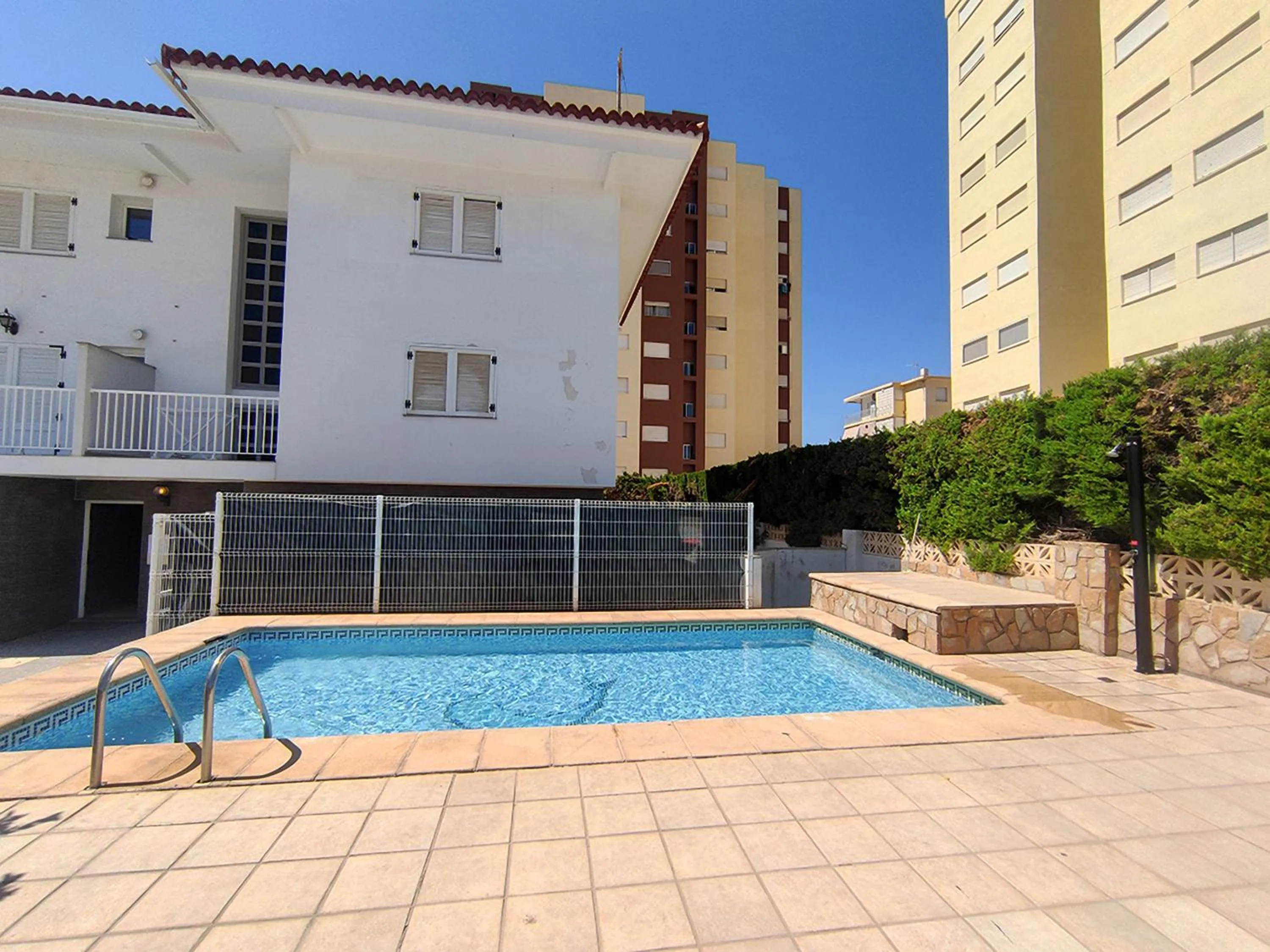 Swimming pool in Apartamentos Gandía Centro 3000