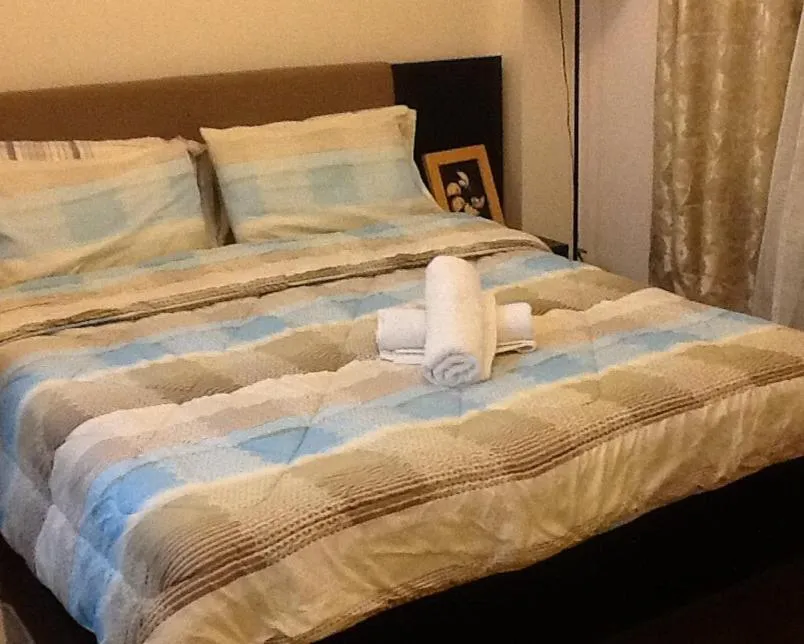 Bed in Palm Tree Genlex Condo