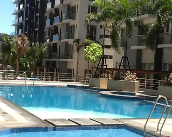 Day in Palm Tree Genlex Condo