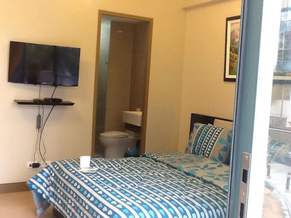 Toilet, Bed in Palm Tree Genlex Condo