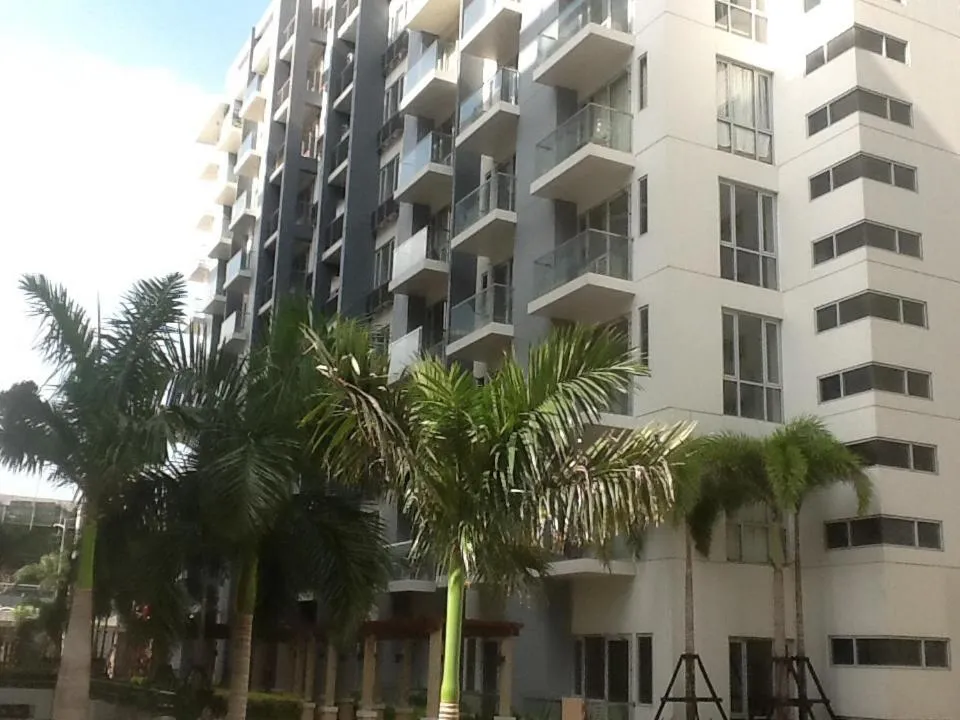 Property building in Palm Tree Genlex Condo