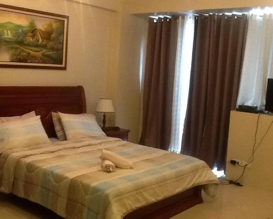 Bed in Palm Tree Genlex Condo