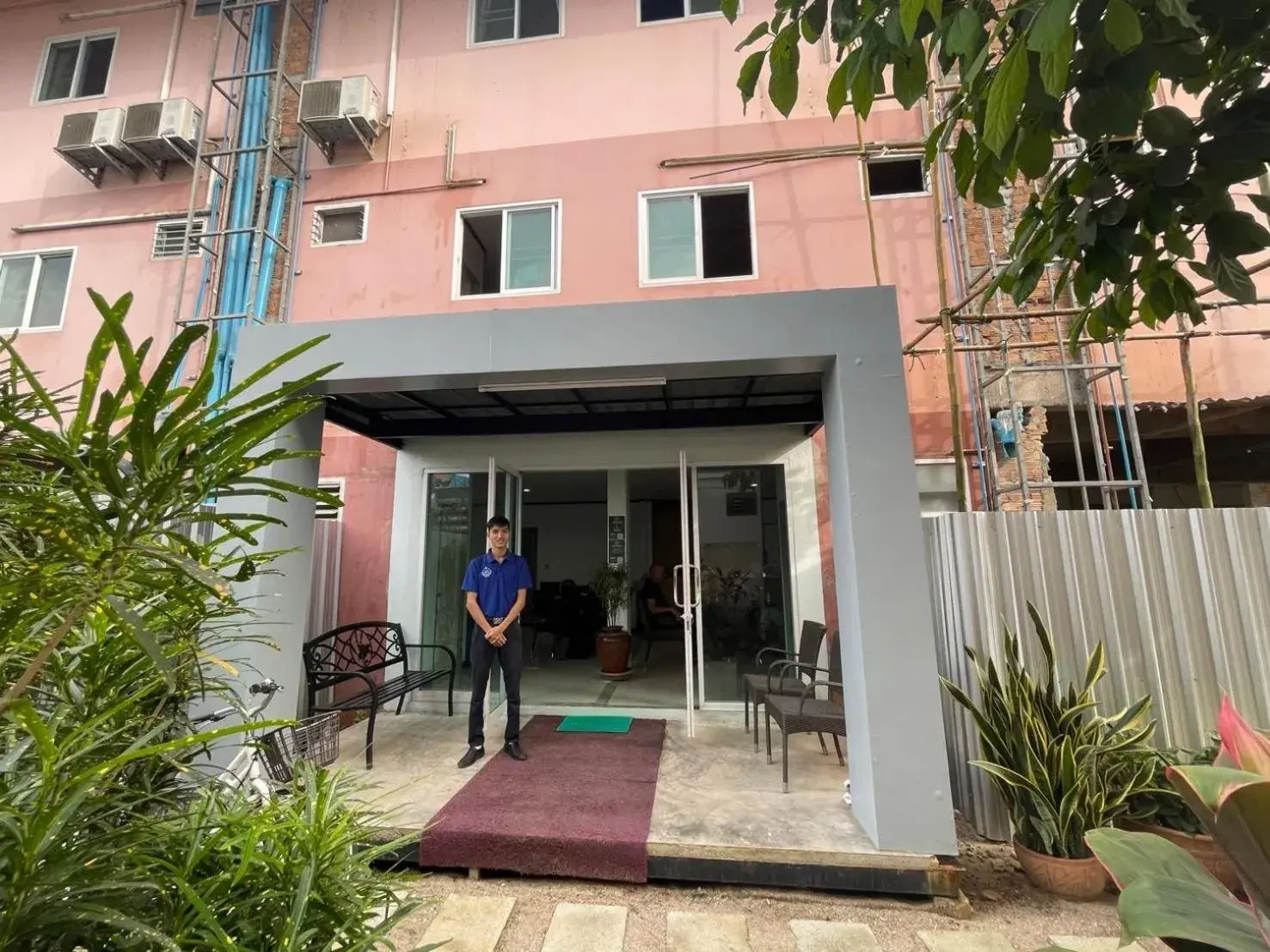 Facade/entrance in KYP Khunyuw Place Hotel โรงแรมเควายพี ขุนยูวเพลส ฝาง Facade/entrance in KYP Khunyuw Place Hotel โรงแรมเควายพี ขุนยูวเพลส ฝาง