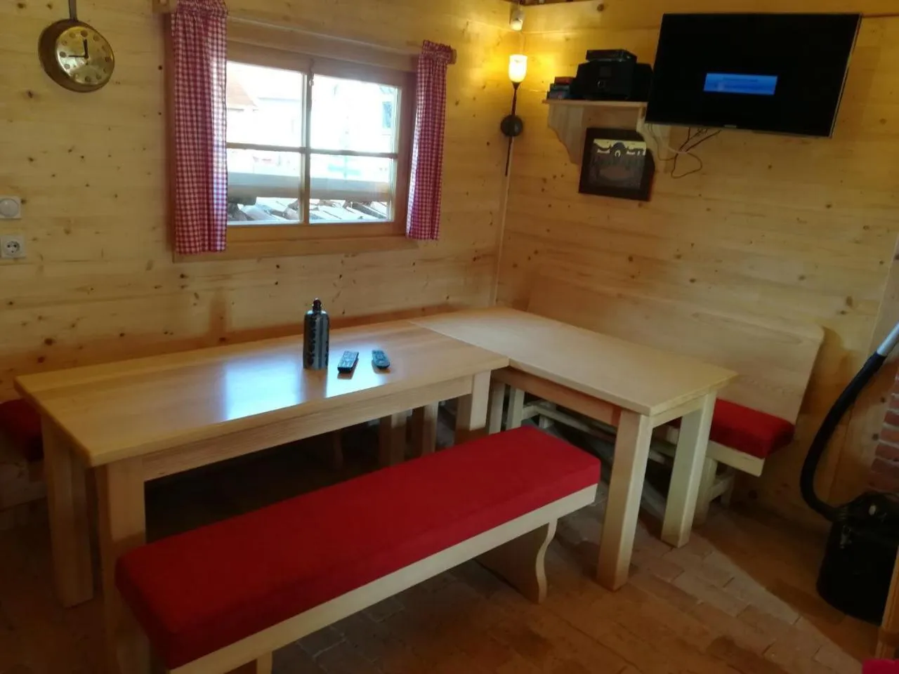 Dining area in Alpha Ski Apartmani