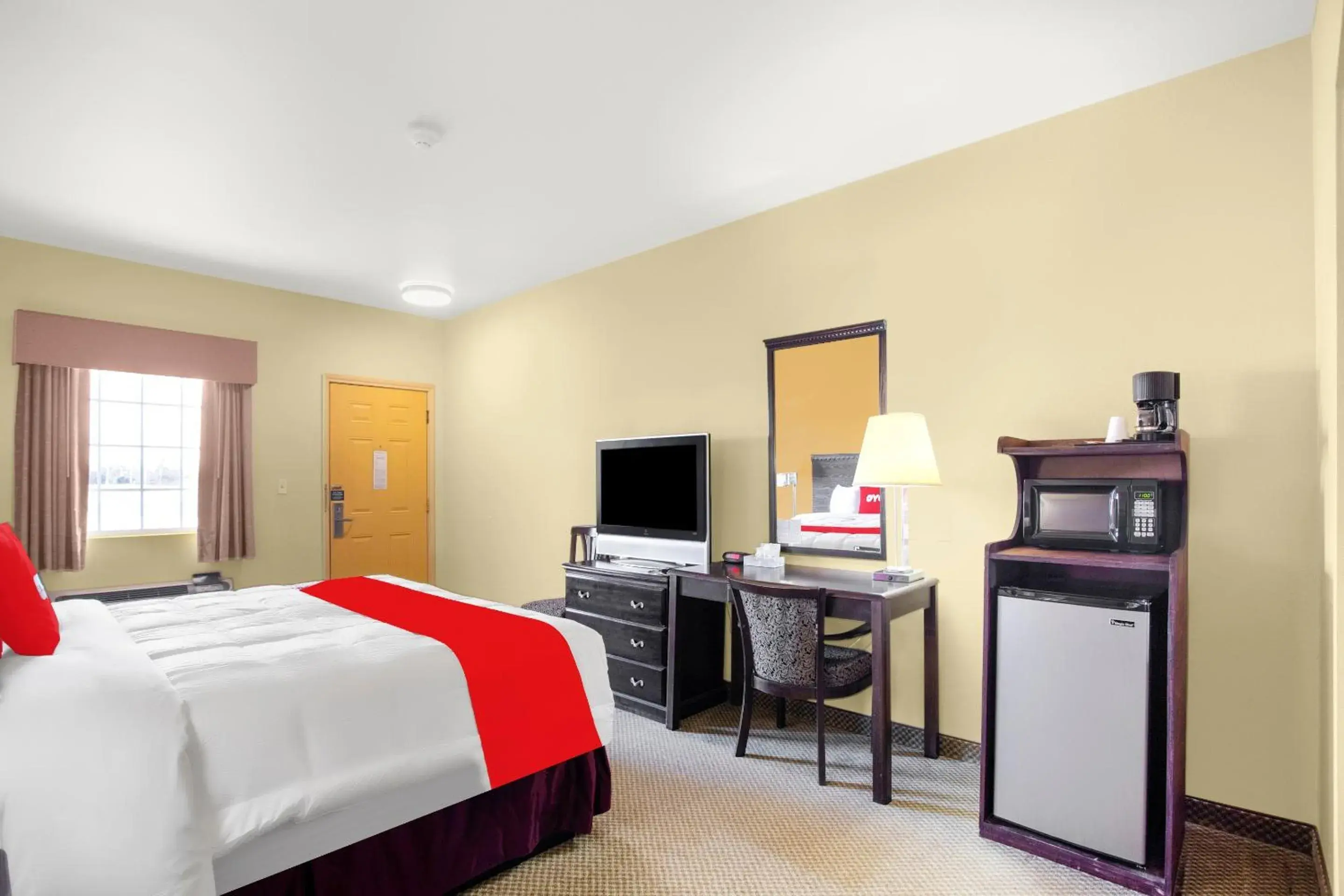 Bedroom, Bed in OYO Hotel Valley View TX, I-35 Bedroom, Bed in OYO Hotel Valley View TX, I-35