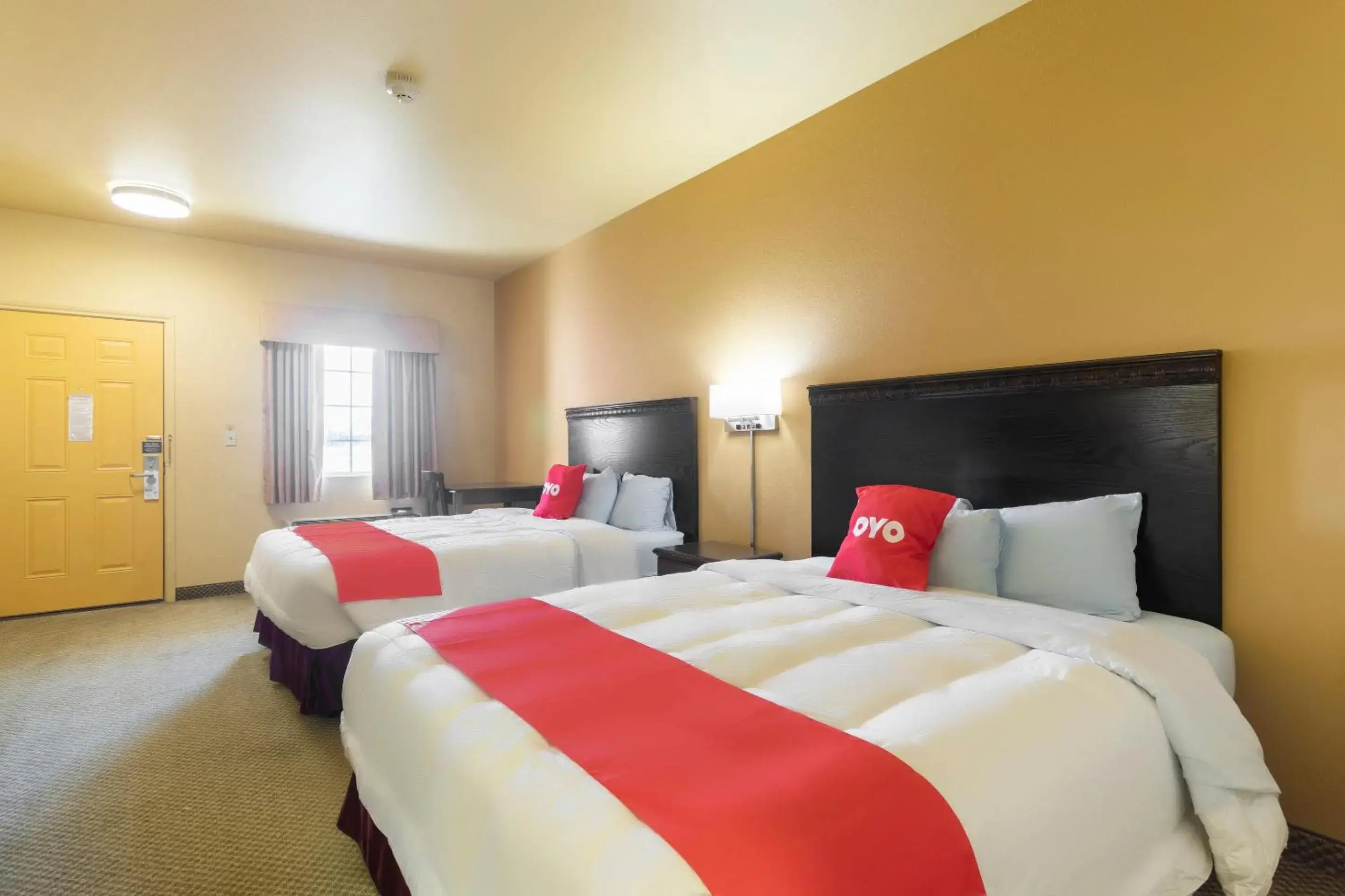 Bedroom, Bed in OYO Hotel Valley View TX, I-35 Bedroom, Bed in OYO Hotel Valley View TX, I-35